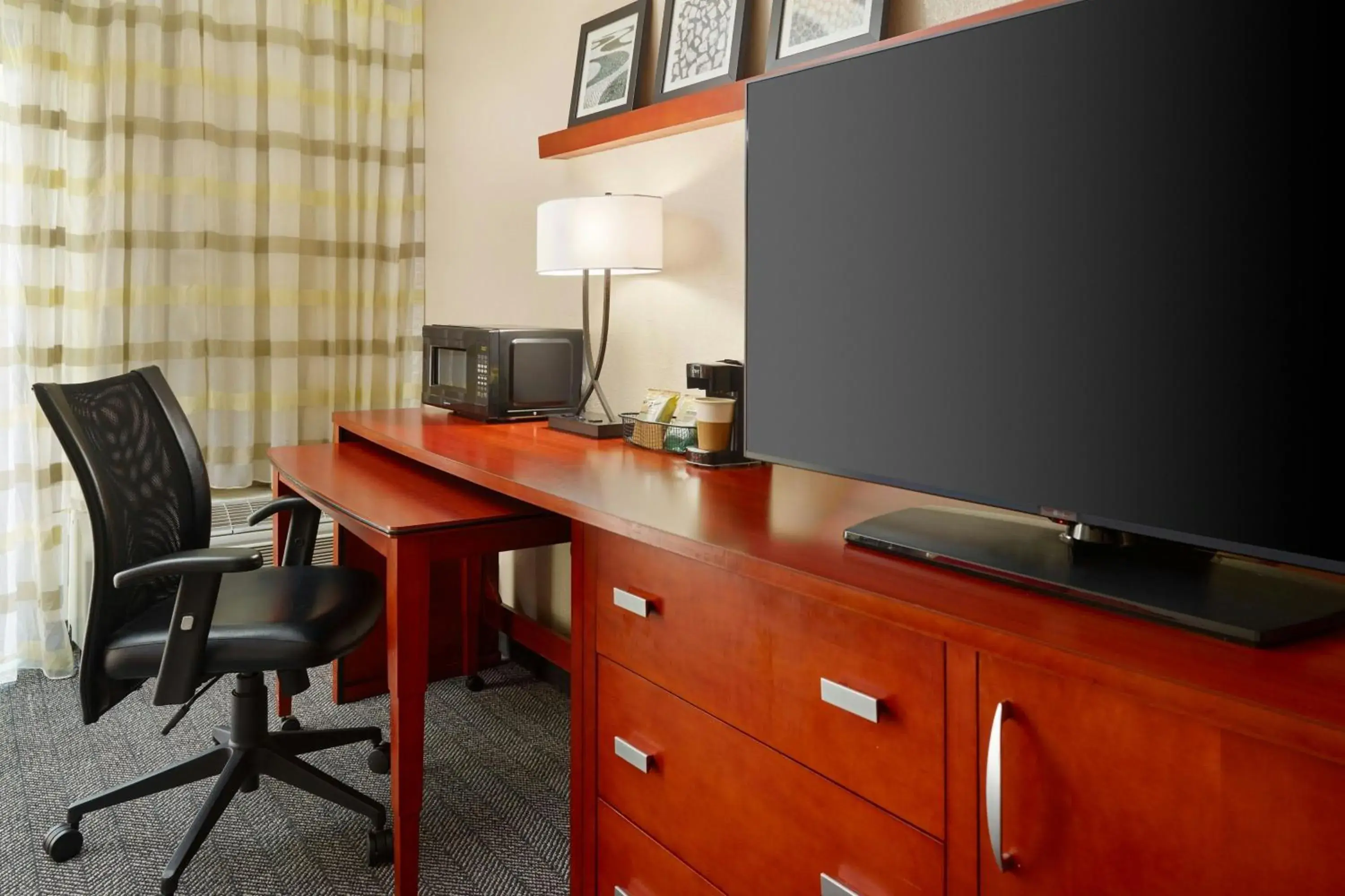 Queen Room with Two Queen Beds in Courtyard by Marriott Baton Rouge Acadian Centre/LSU Area Queen Room with Two Queen Beds in Courtyard by Marriott Baton Rouge Acadian Centre/LSU Area