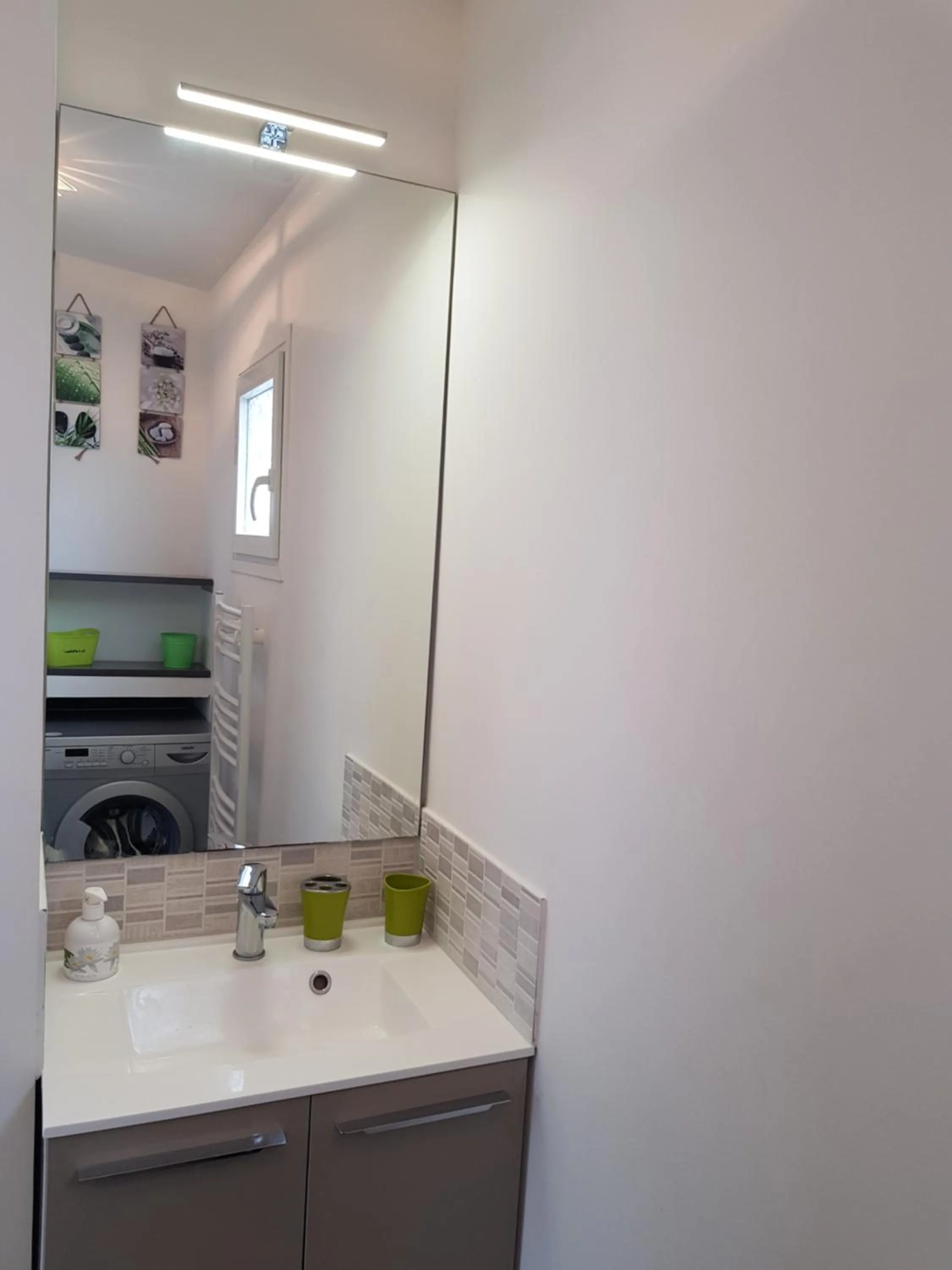 Shower in Cottage sword beach