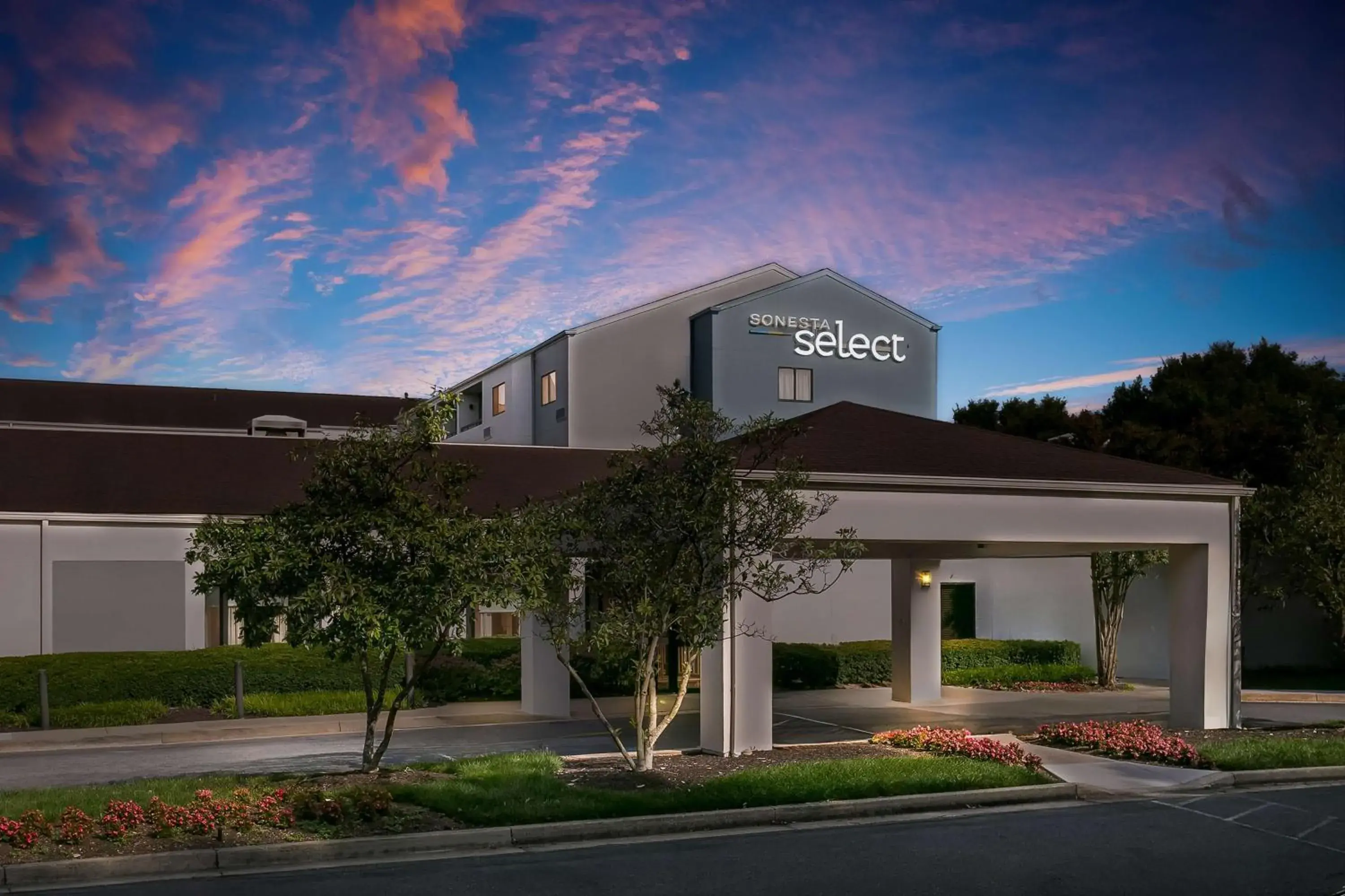 Property building in Sonesta Select Columbia Property building in Sonesta Select Columbia