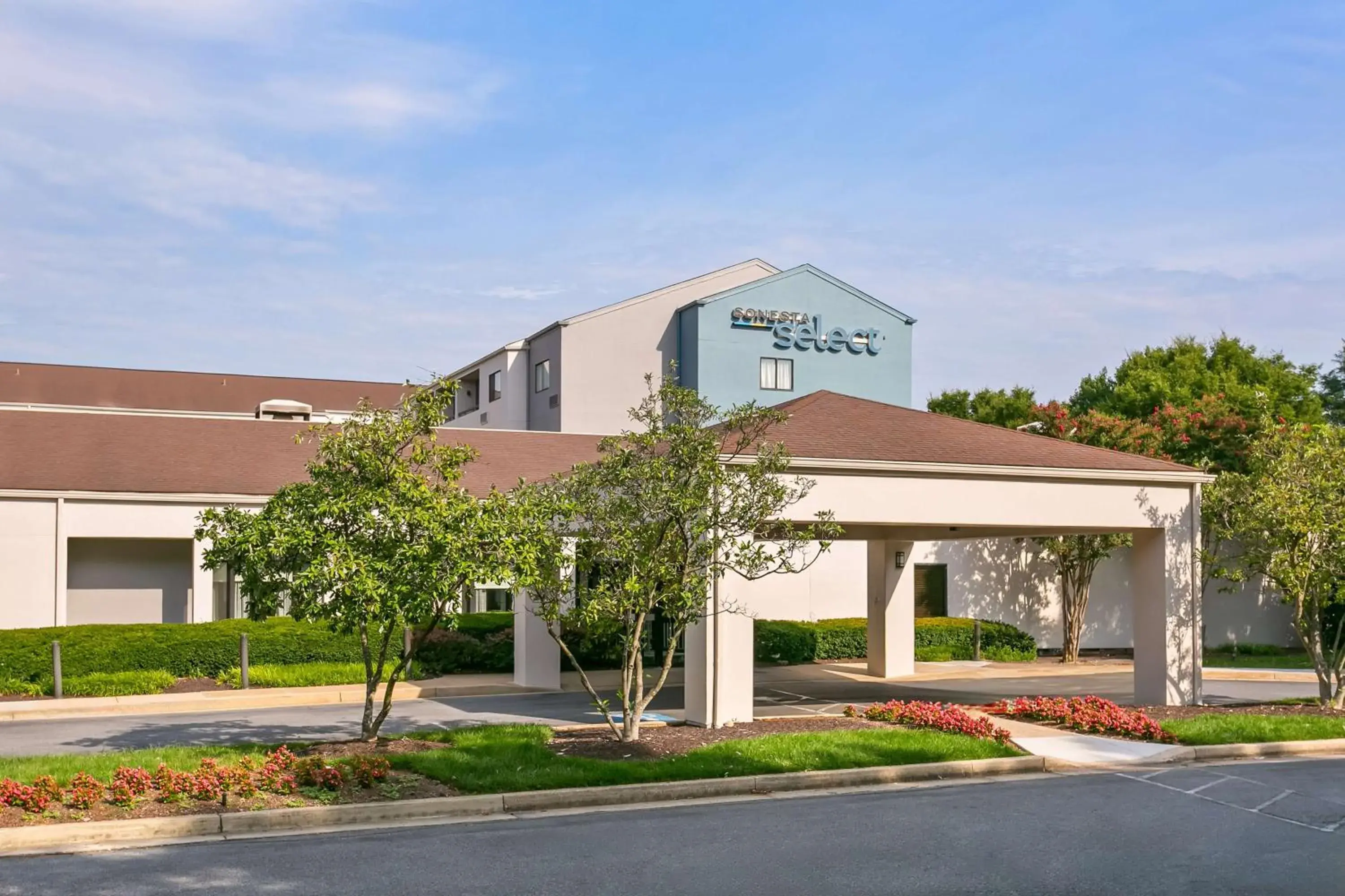 Property building in Sonesta Select Columbia Property building in Sonesta Select Columbia