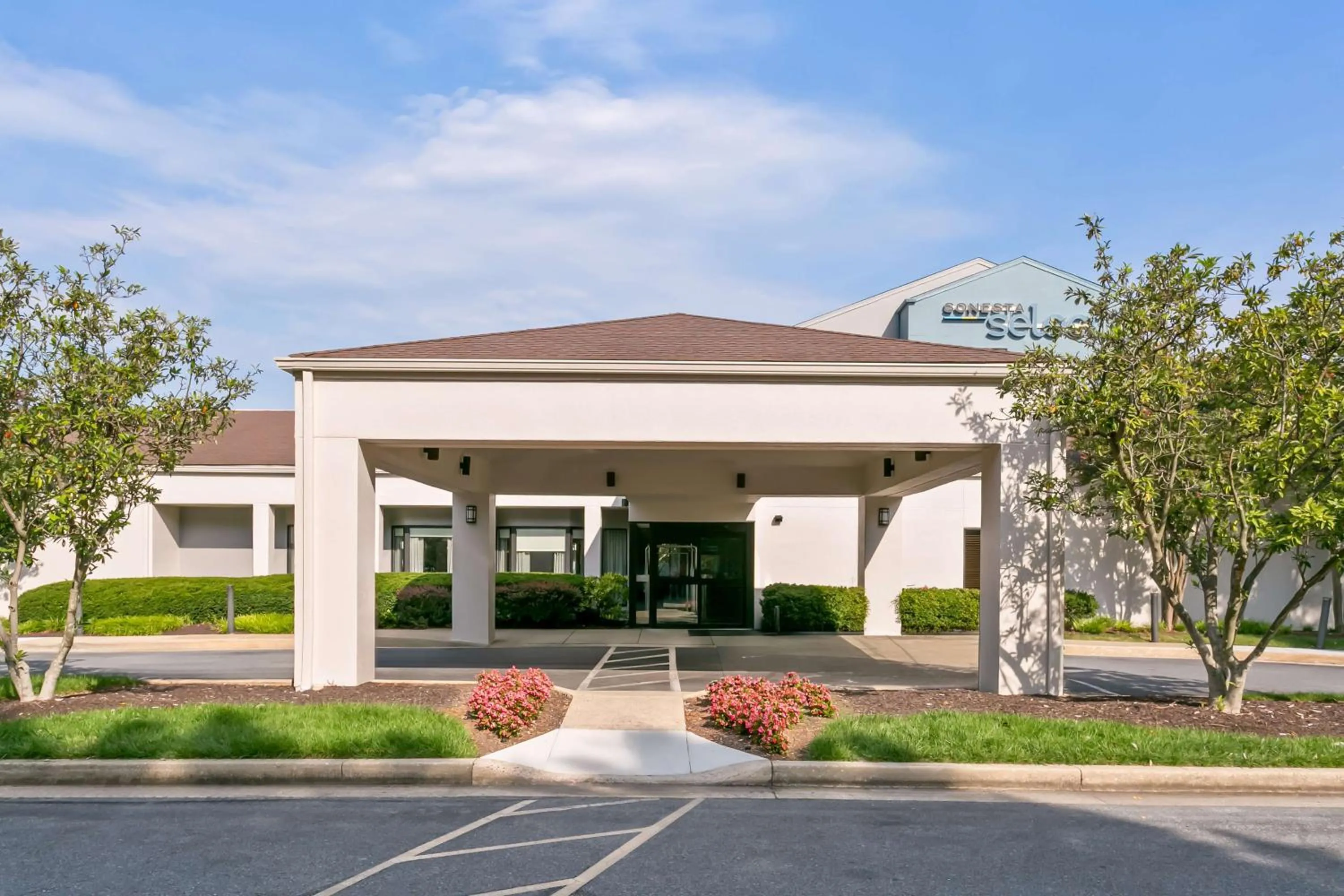 Property building in Sonesta Select Columbia