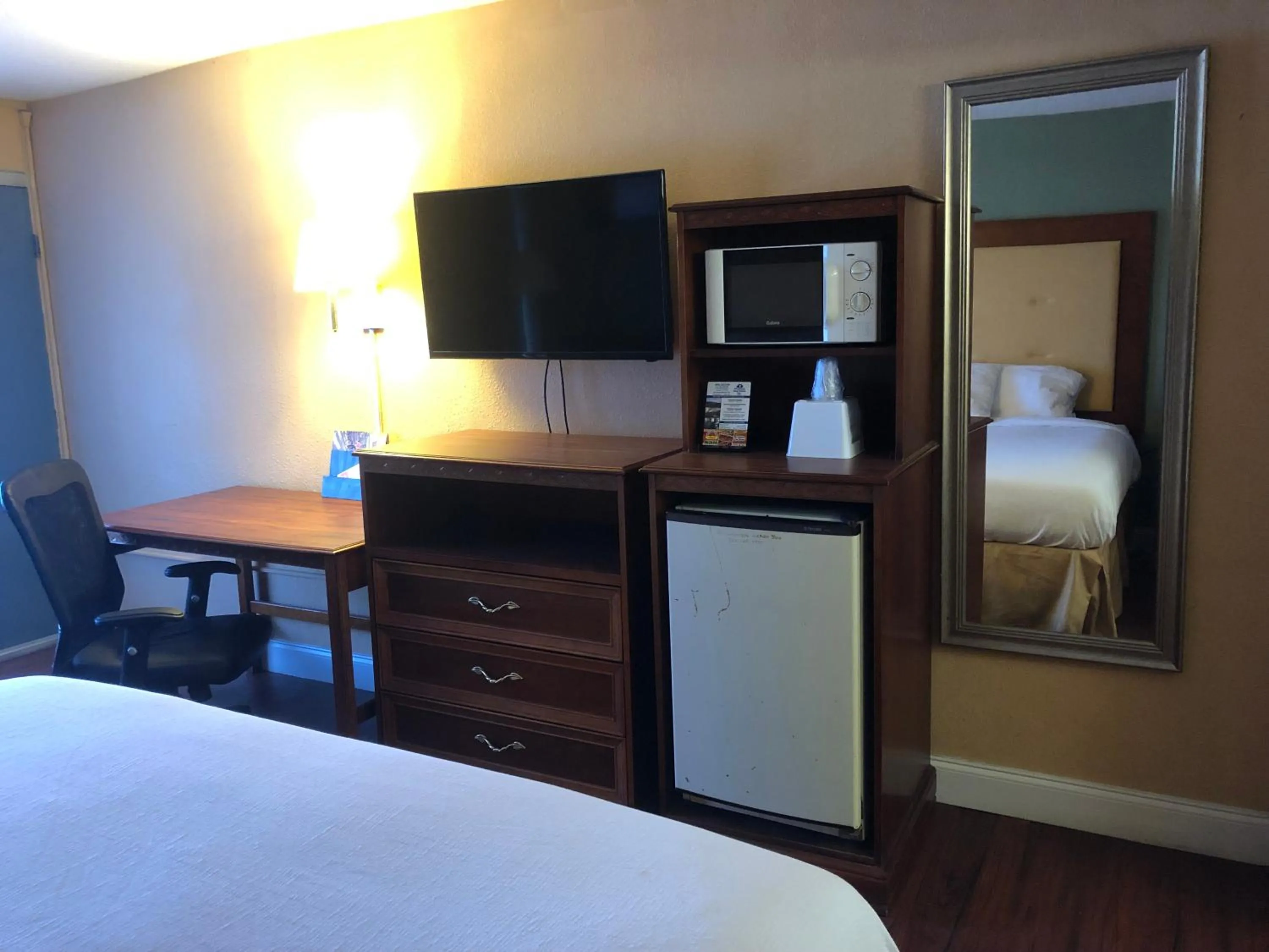 Bed in Express Airport Inn