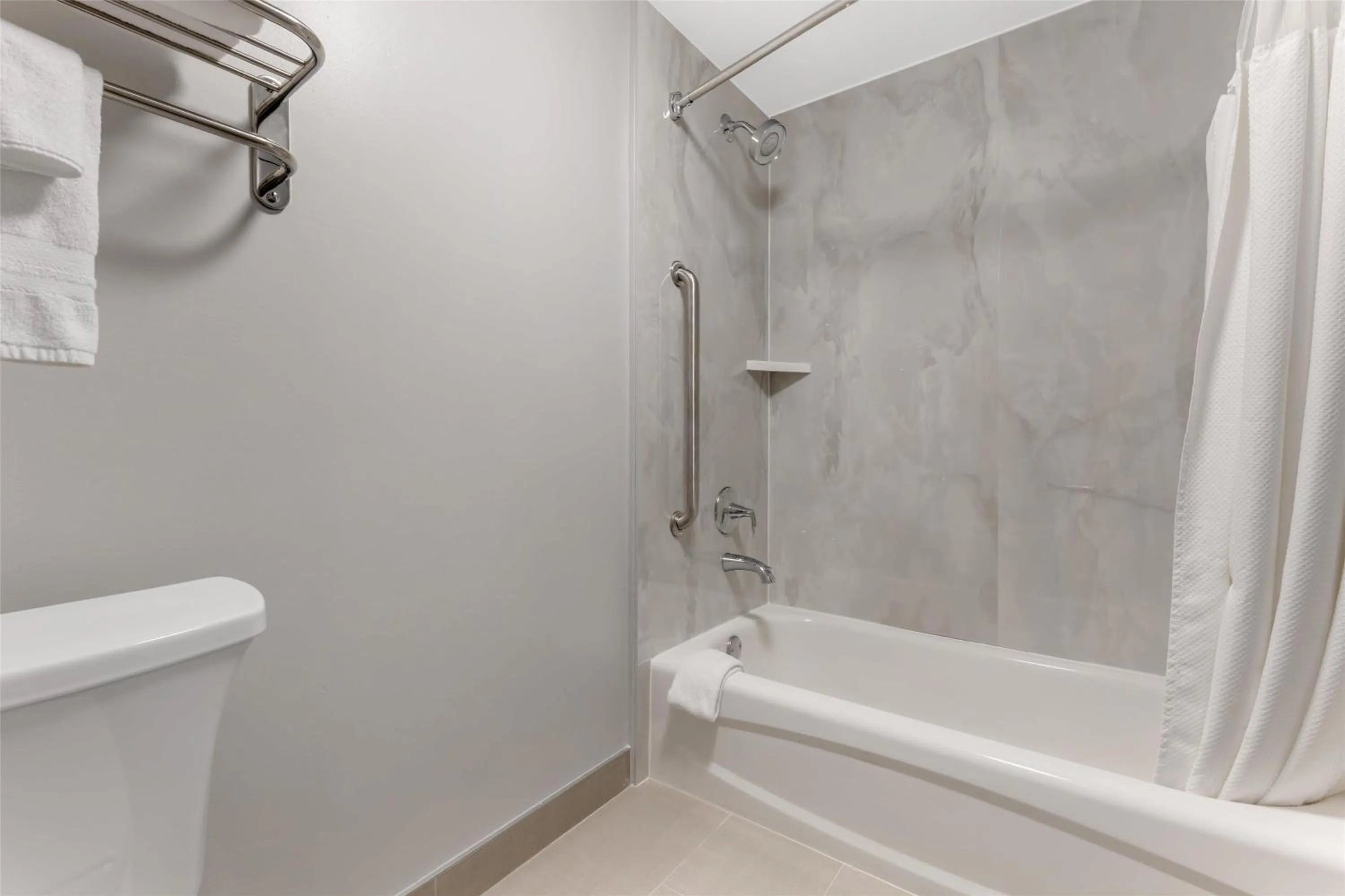 Bathroom in Best Western Plus Elgin - Chicago