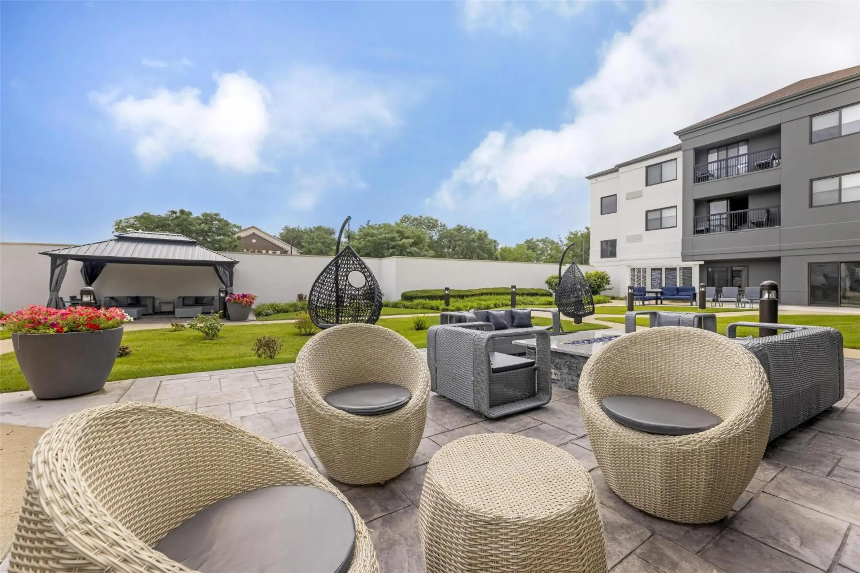 Property building in Best Western Plus Elgin - Chicago Property building in Best Western Plus Elgin - Chicago