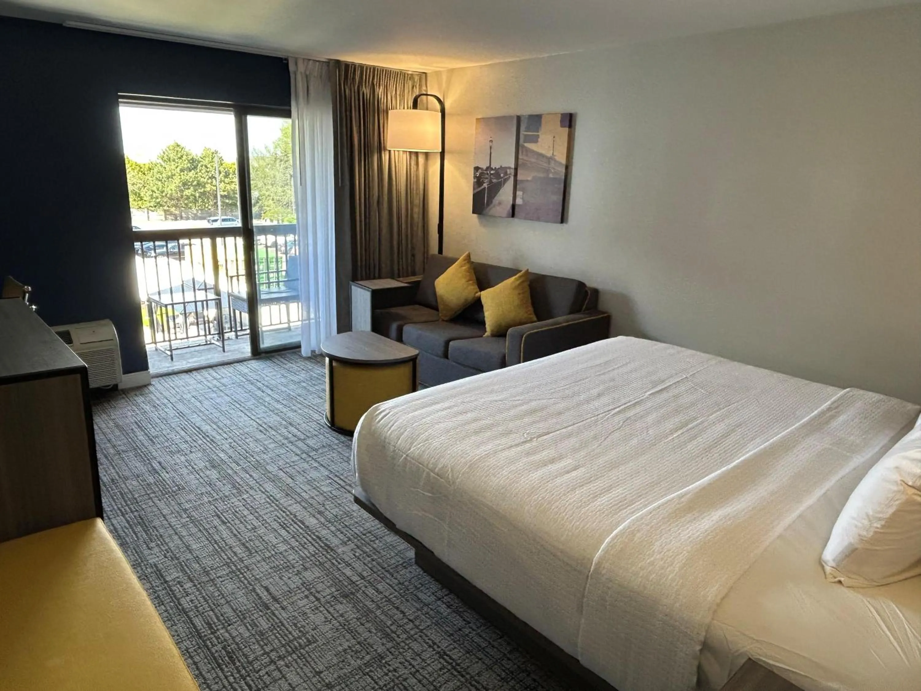 Bed in Best Western Plus Elgin - Chicago