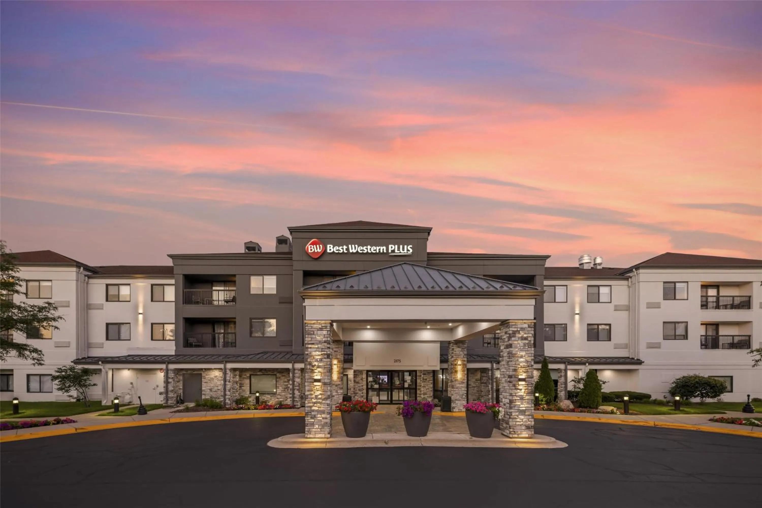 Property building in Best Western Plus Elgin - Chicago