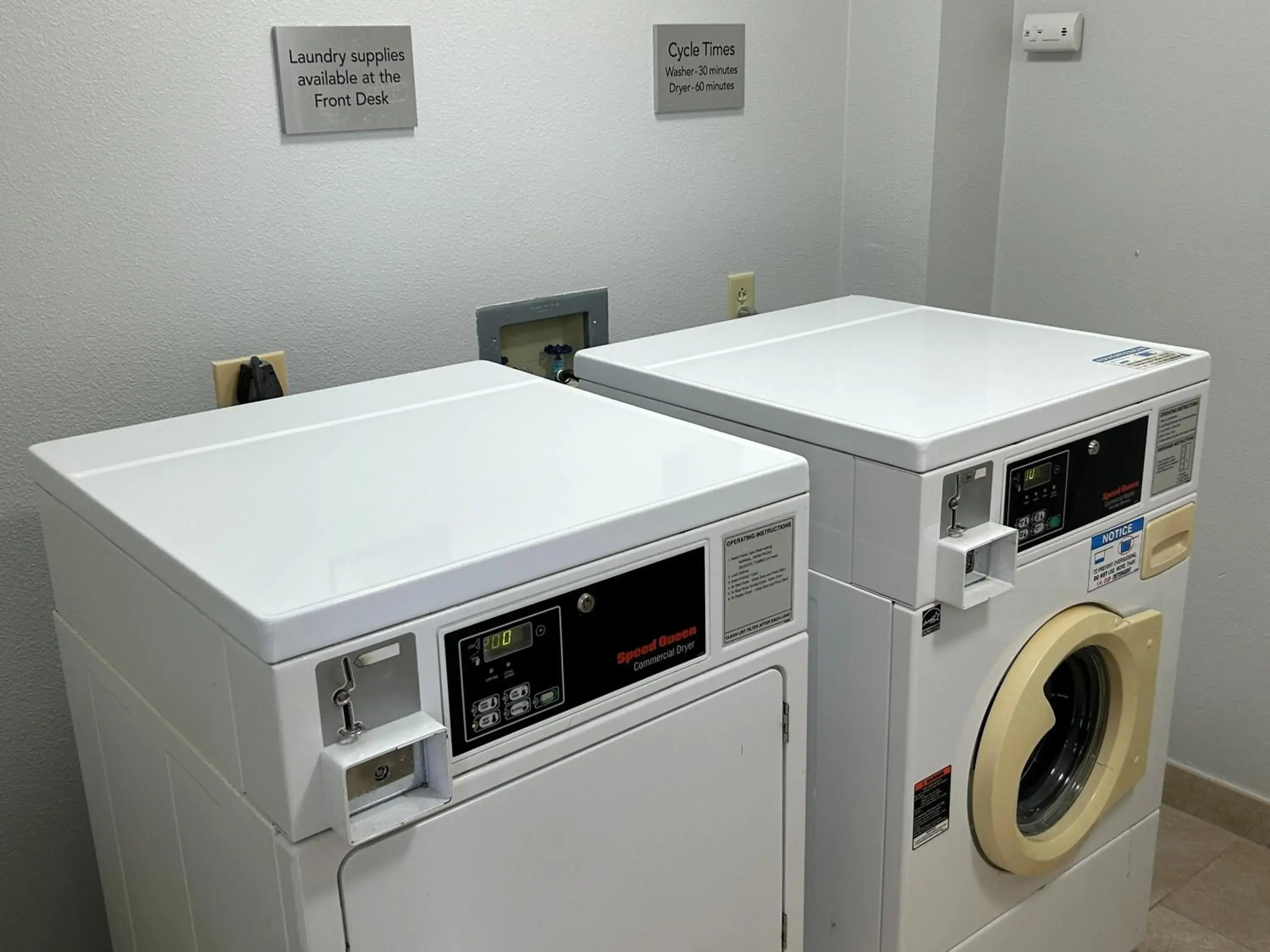 Property building in Best Western Plus Elgin - Chicago Property building in Best Western Plus Elgin - Chicago