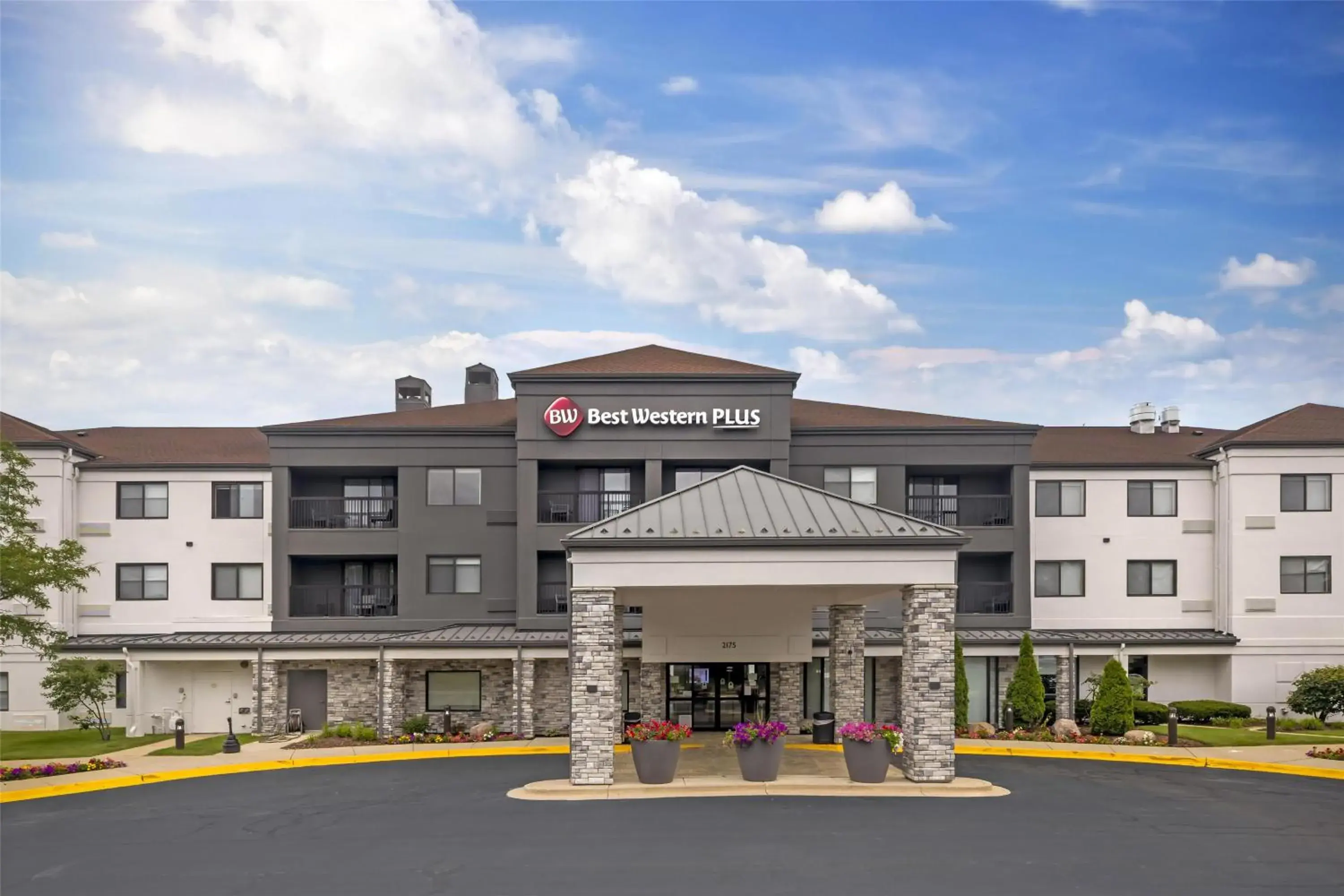 Property building in Best Western Plus Elgin - Chicago Property building in Best Western Plus Elgin - Chicago