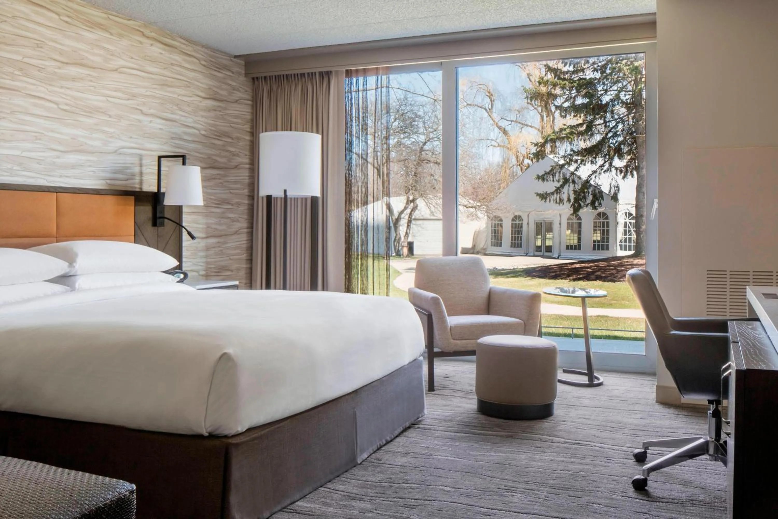 Photo of the whole room, Bed in Lincolnshire Marriott Resort