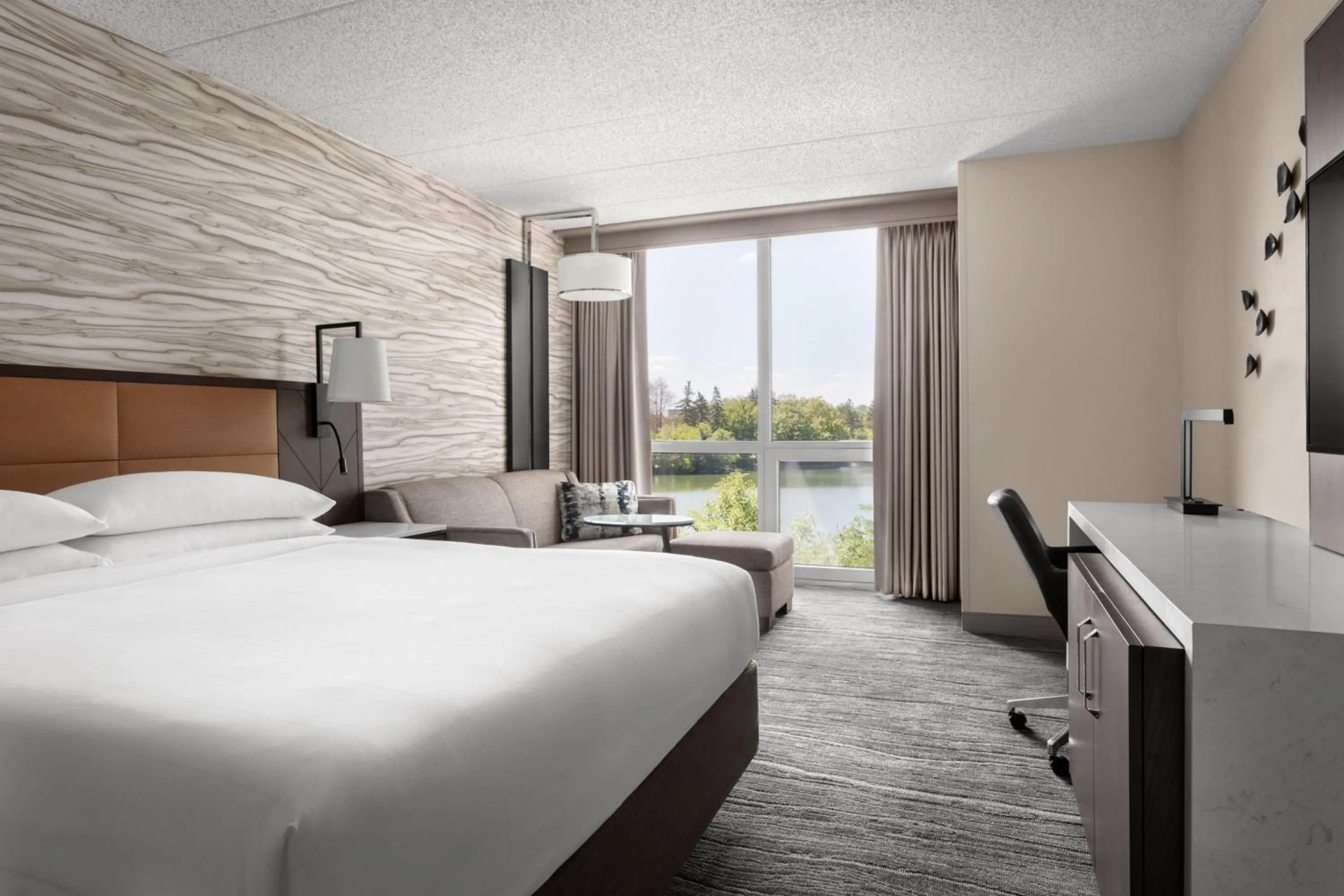 Photo of the whole room, Bed in Lincolnshire Marriott Resort