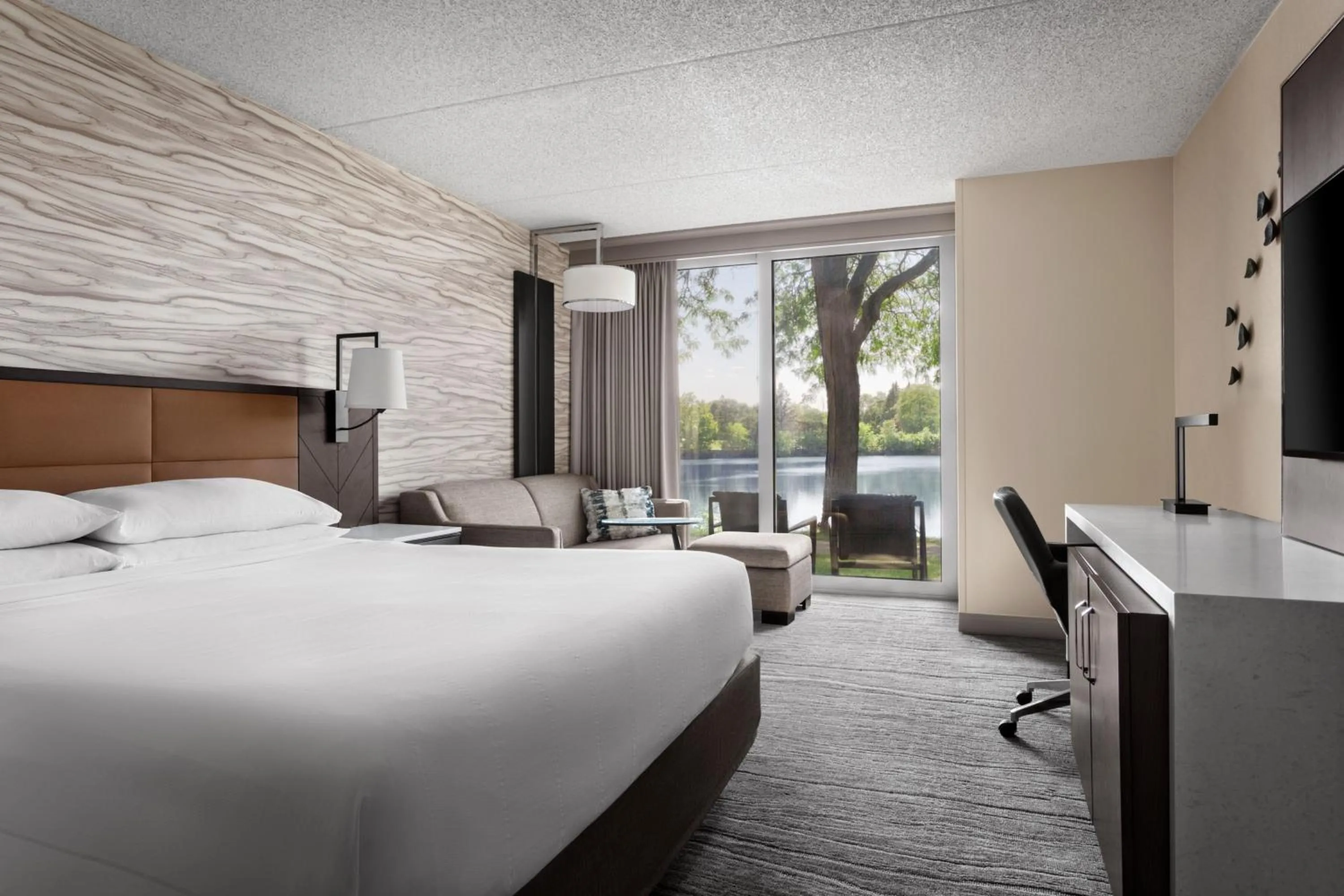 Photo of the whole room, Bed in Lincolnshire Marriott Resort