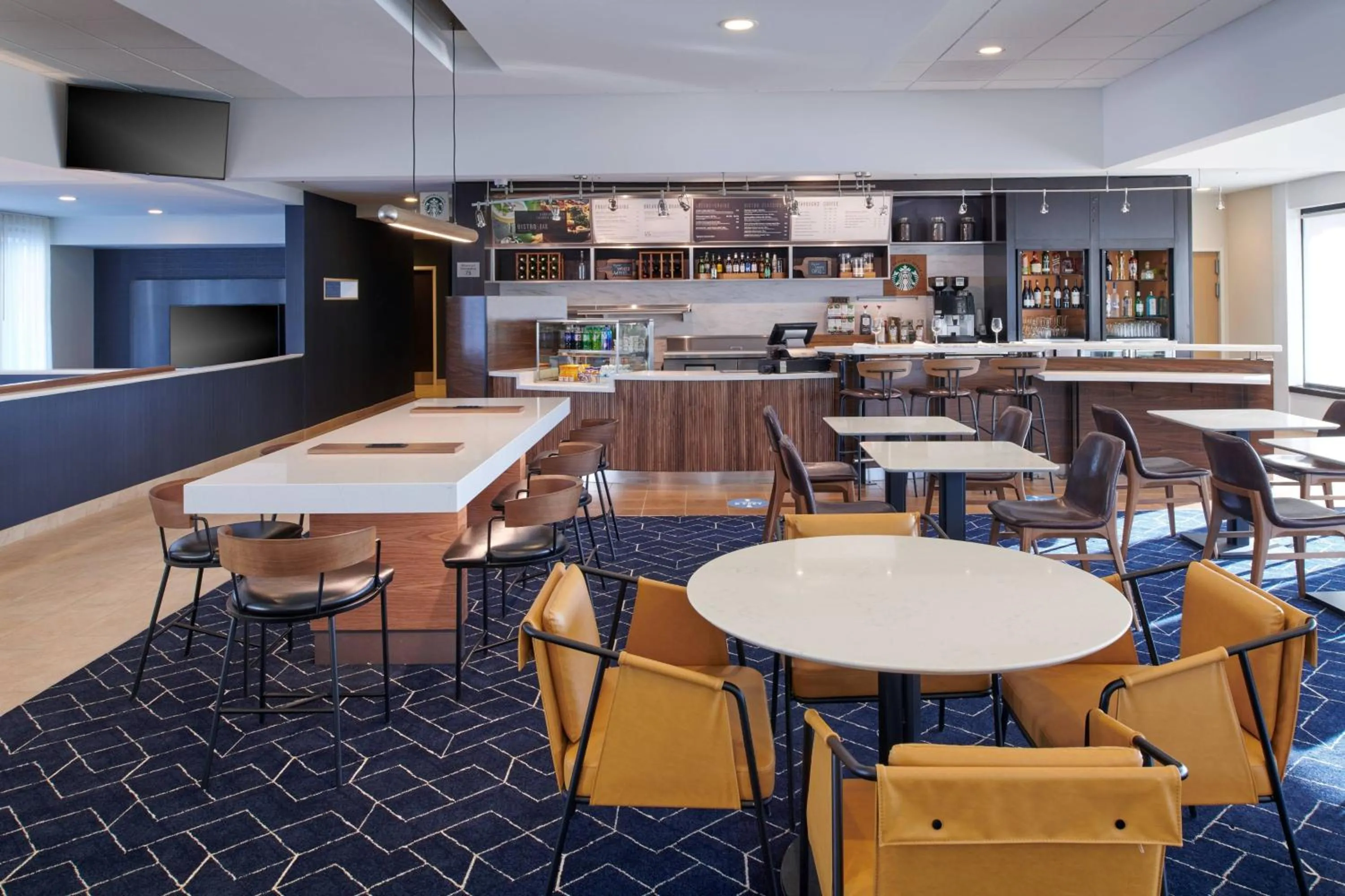 Restaurant/places to eat in Courtyard Chicago Lincolnshire