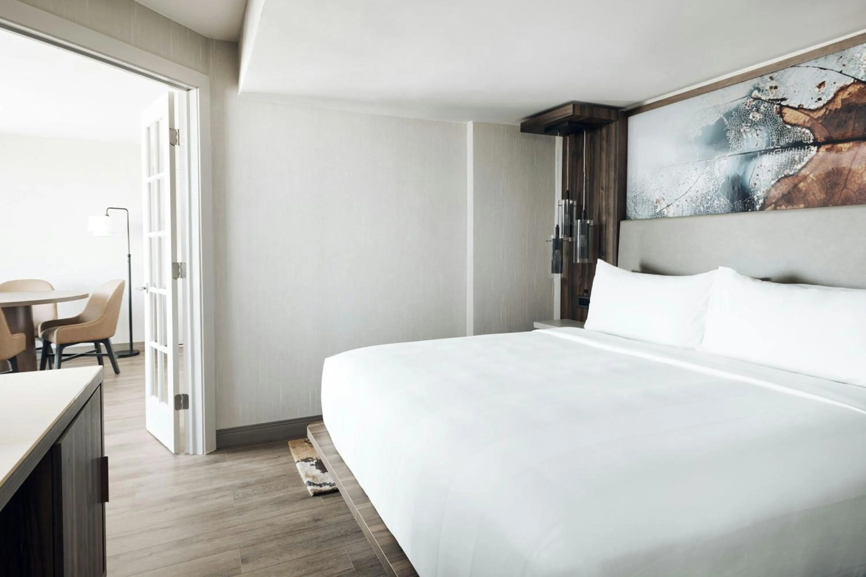 Photo of the whole room, Bed in Chicago Marriott Oak Brook