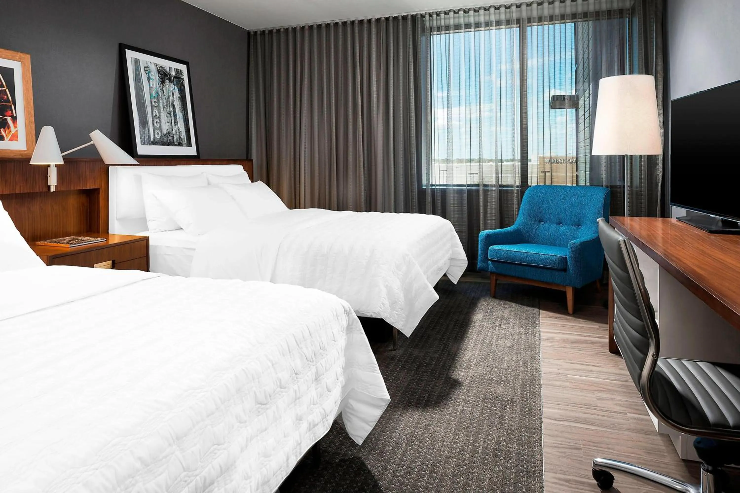 Bedroom, Bed in Le Méridien Chicago - Oakbrook Center