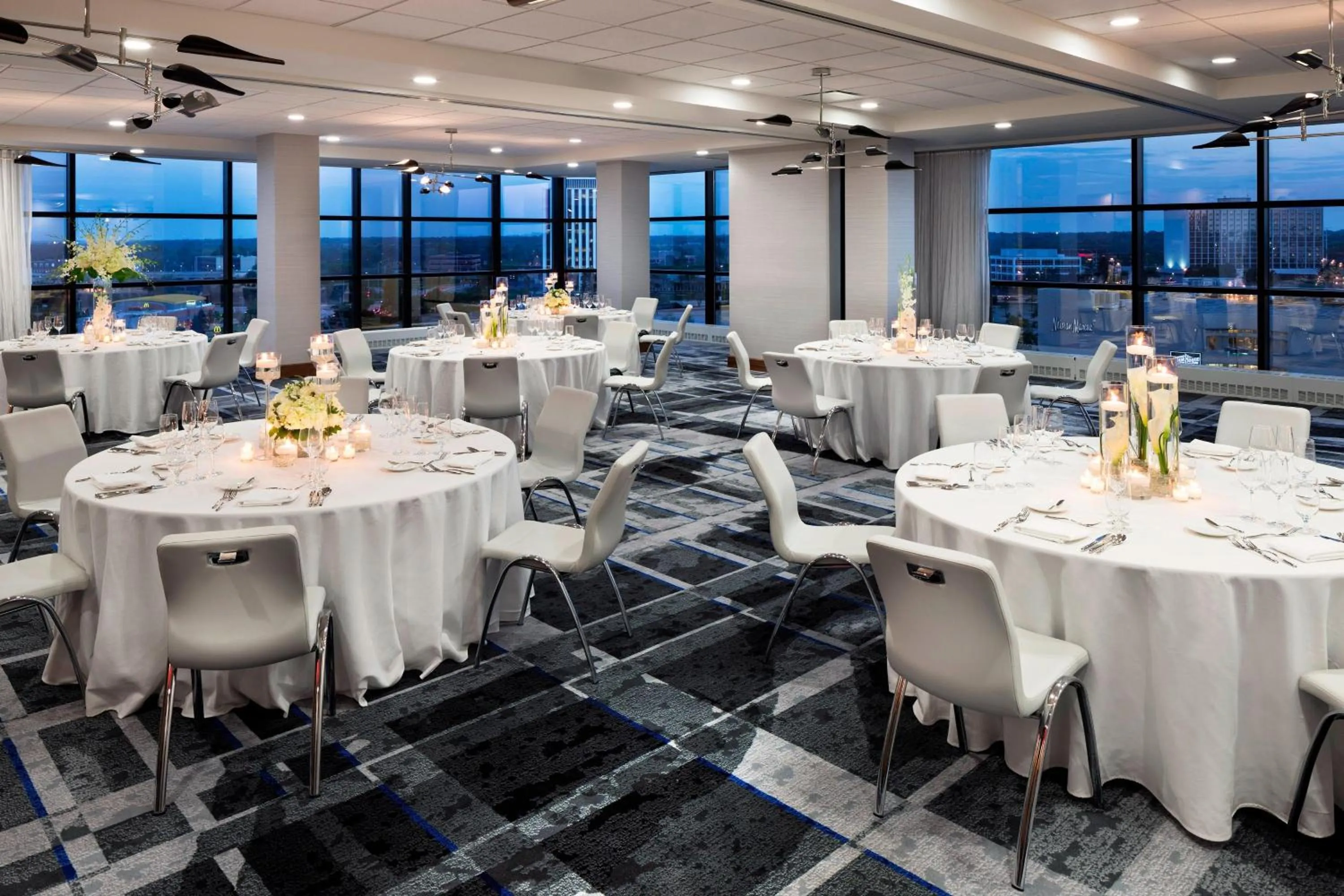 Meeting/conference room in Le Méridien Chicago - Oakbrook Center