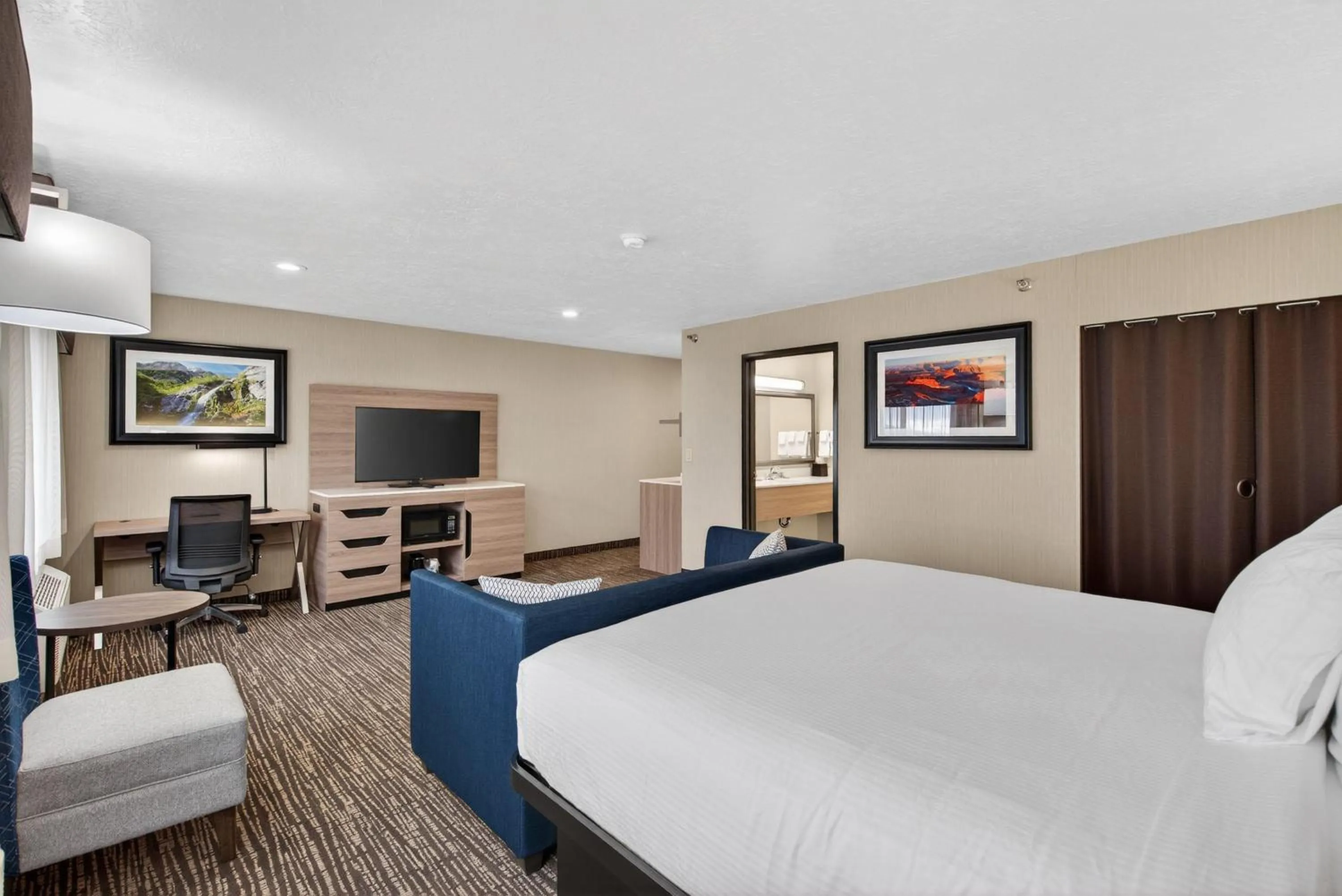 Photo of the whole room, Bed in Best Western Timpanogos Inn