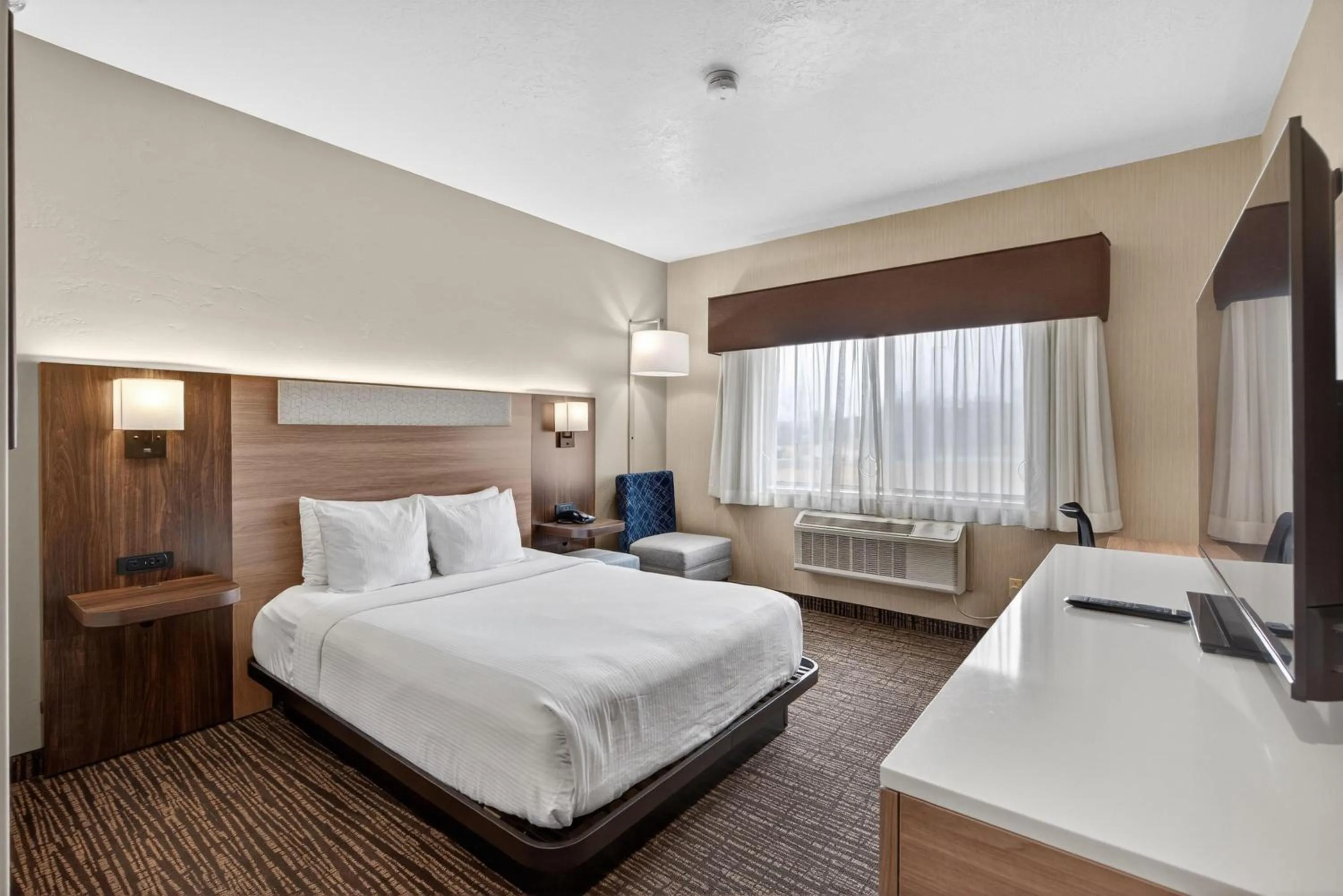 Bedroom, Bed in Best Western Timpanogos Inn