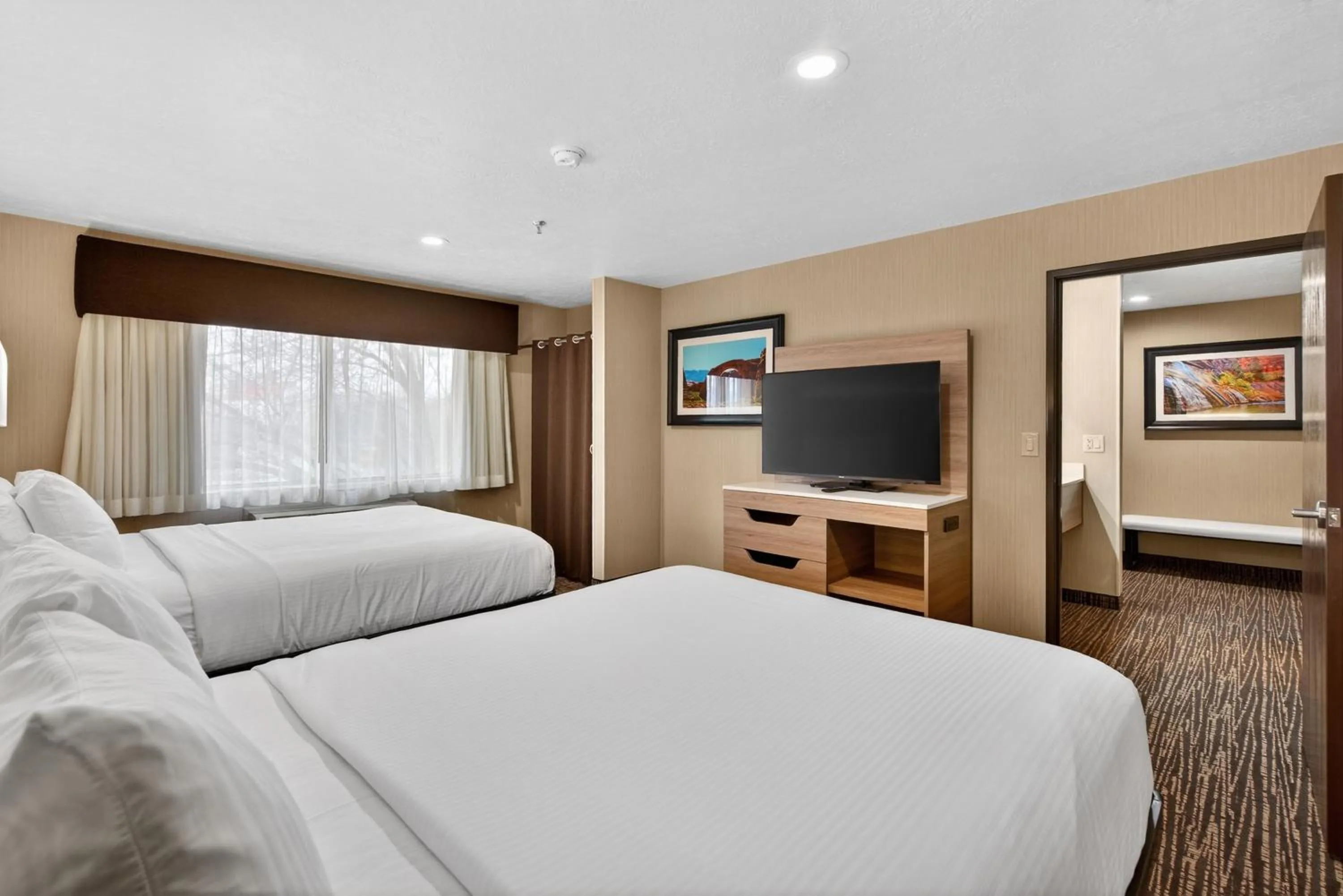 Bed in Best Western Timpanogos Inn