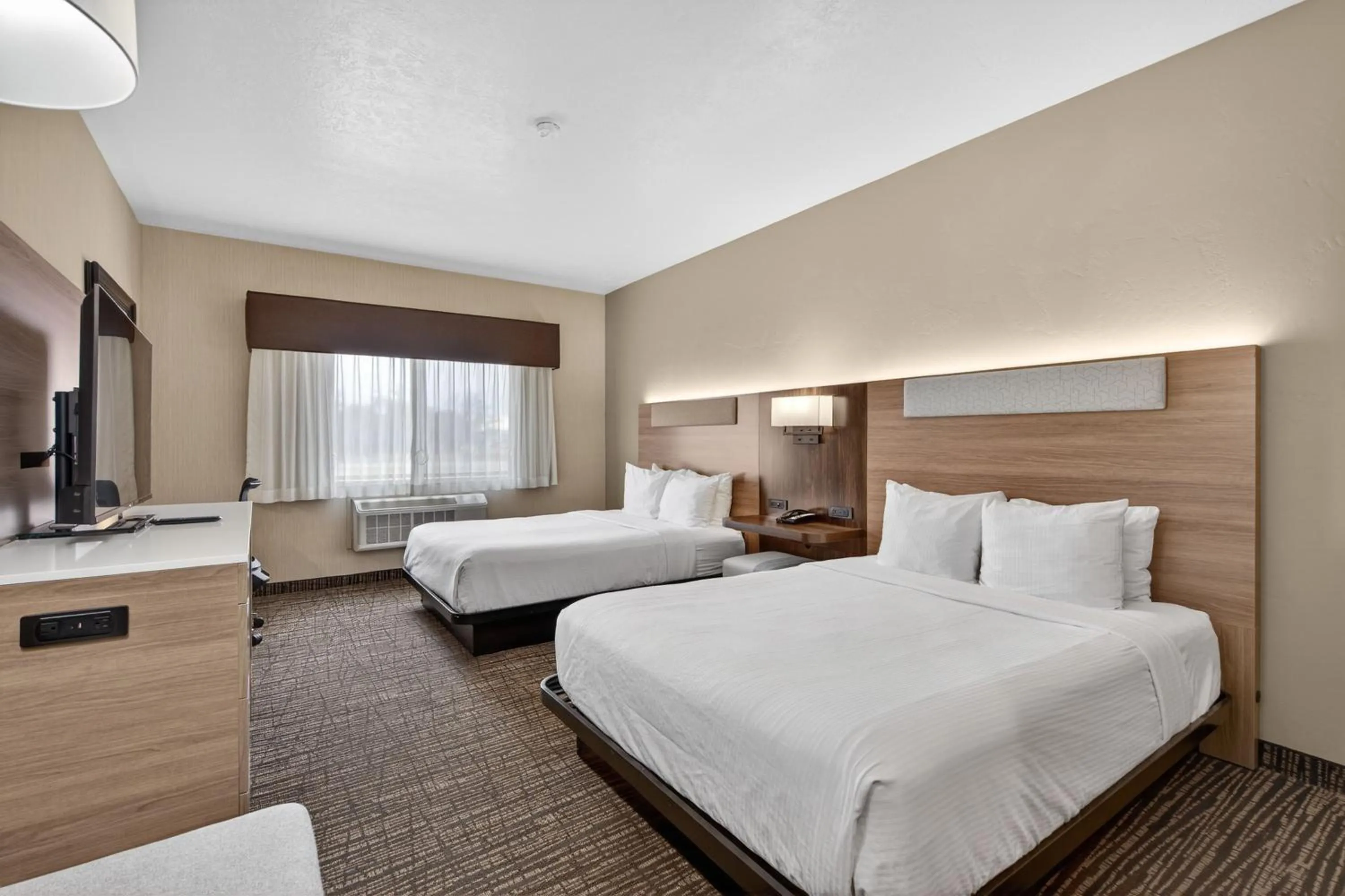 Bed in Best Western Timpanogos Inn