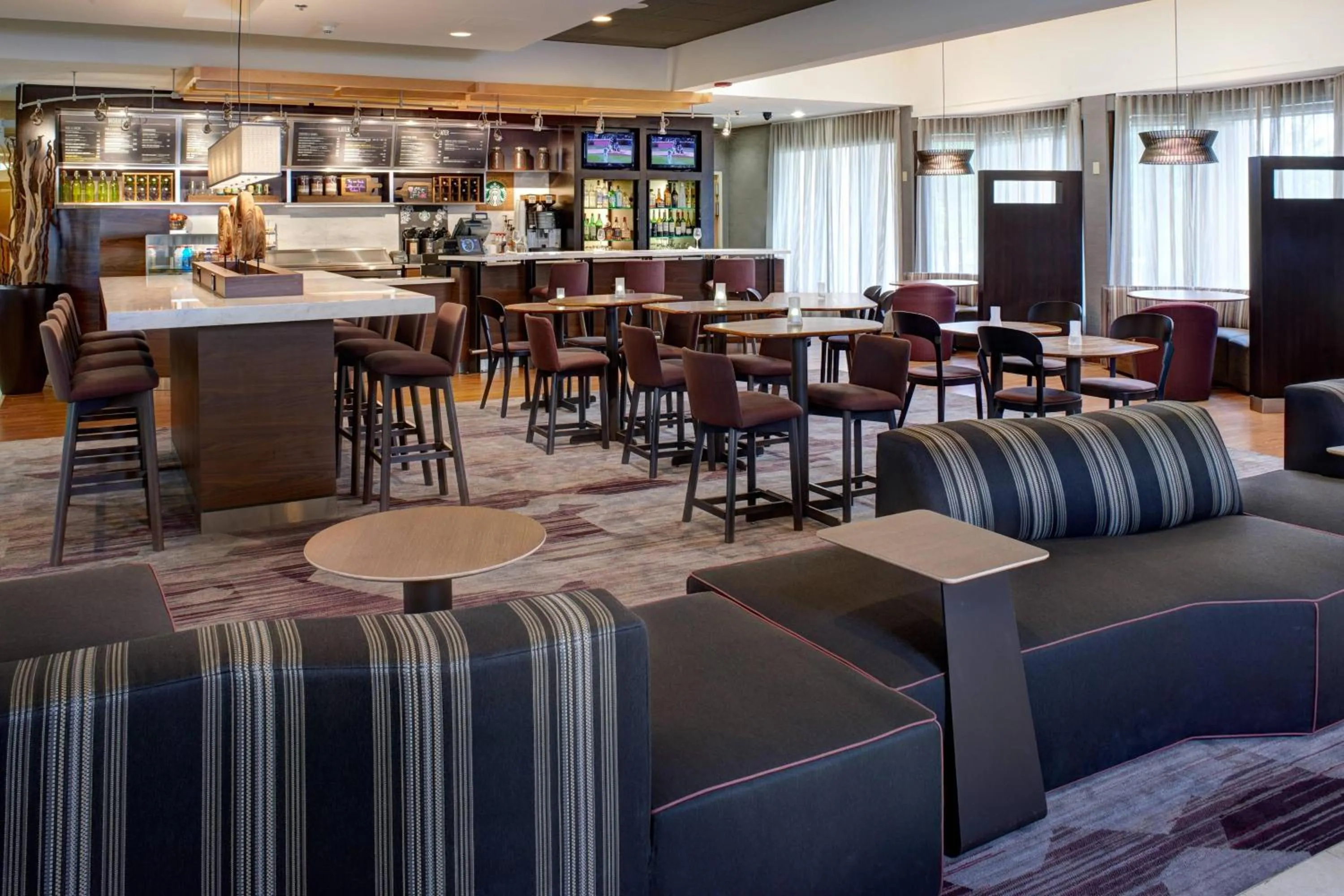 Restaurant/places to eat in Courtyard Chicago Oakbrook Terrace