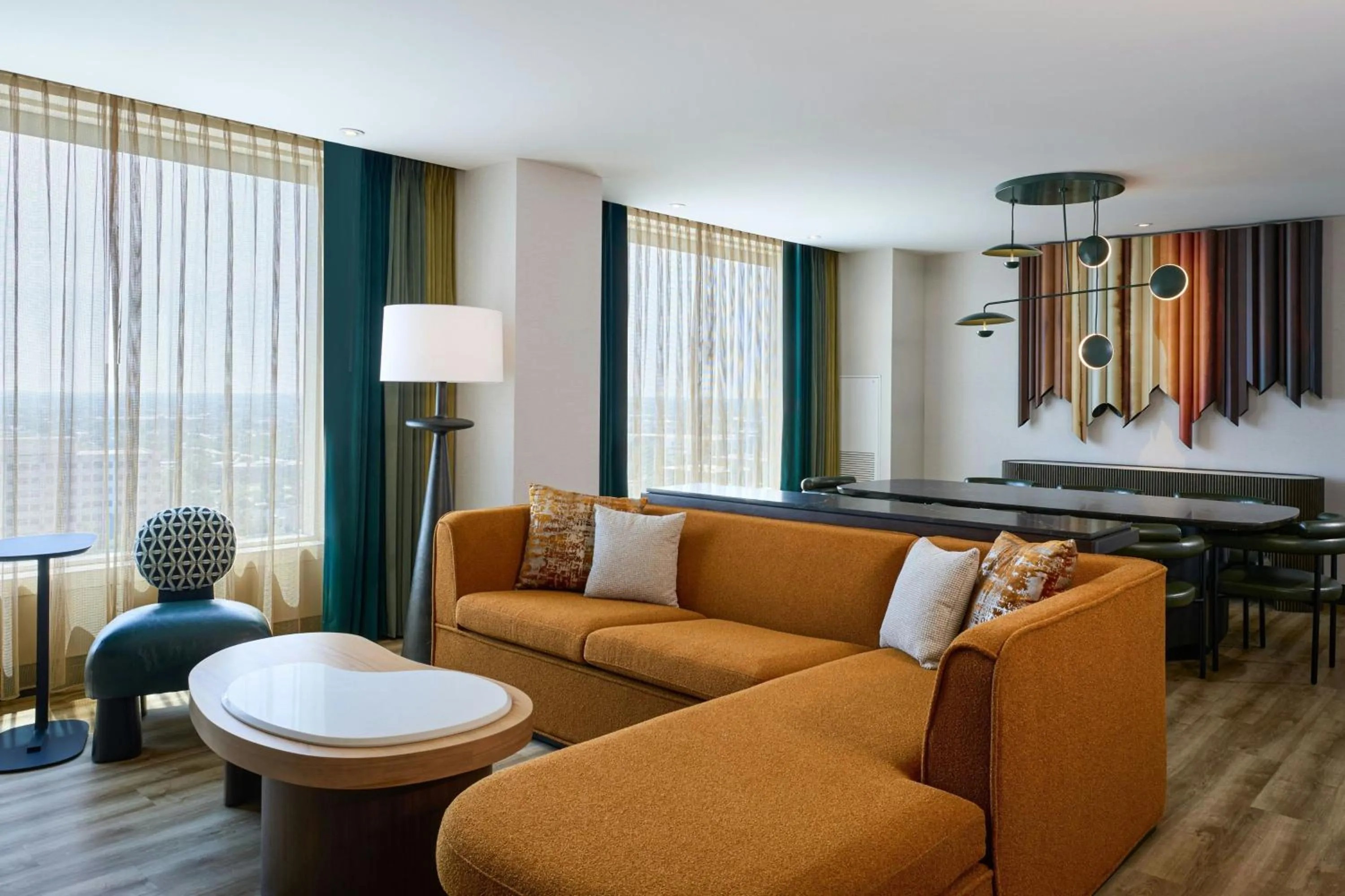 Living room in Renaissance Schaumburg Convention Center Hotel