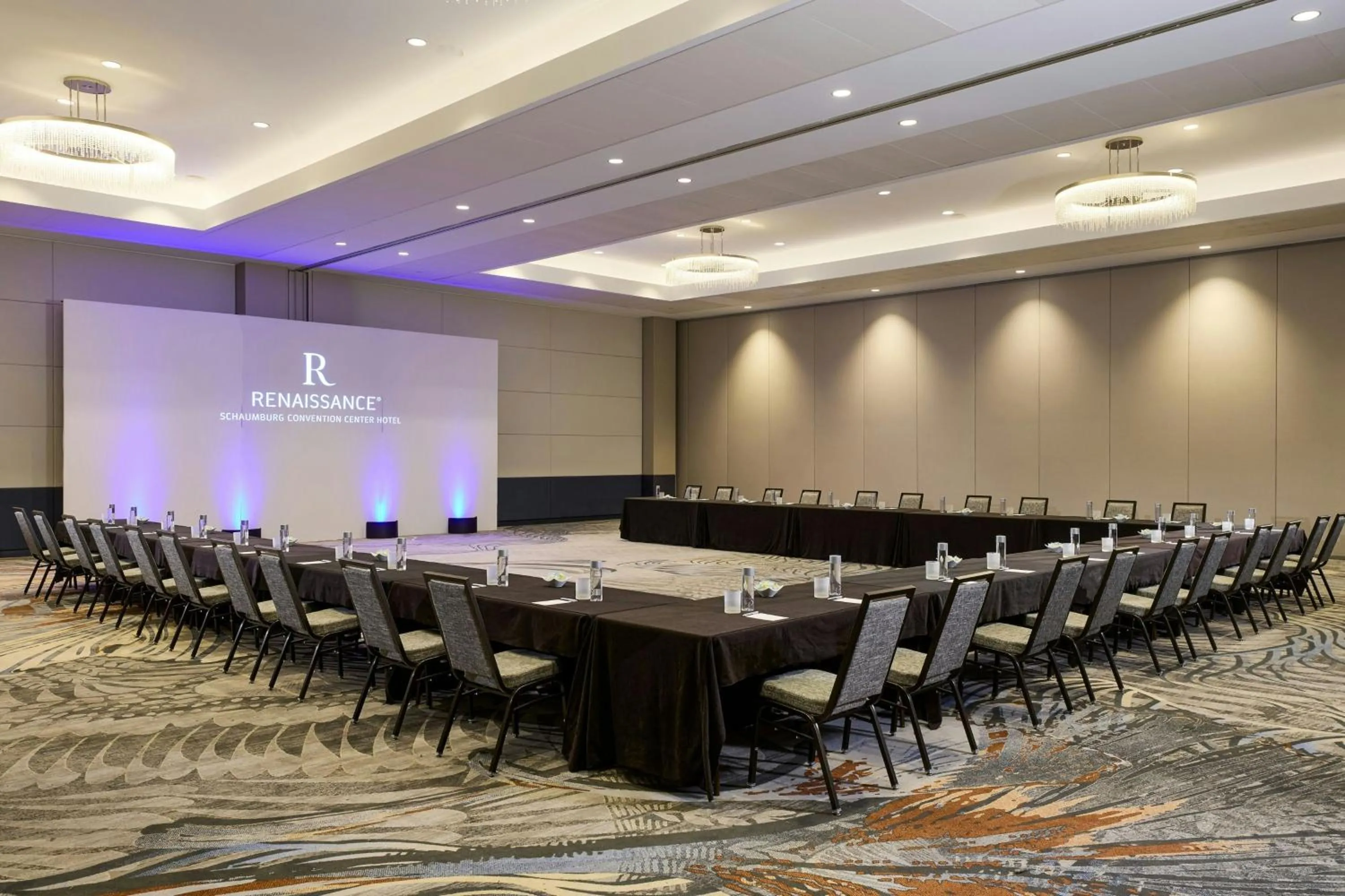 Meeting/conference room in Renaissance Schaumburg Convention Center Hotel