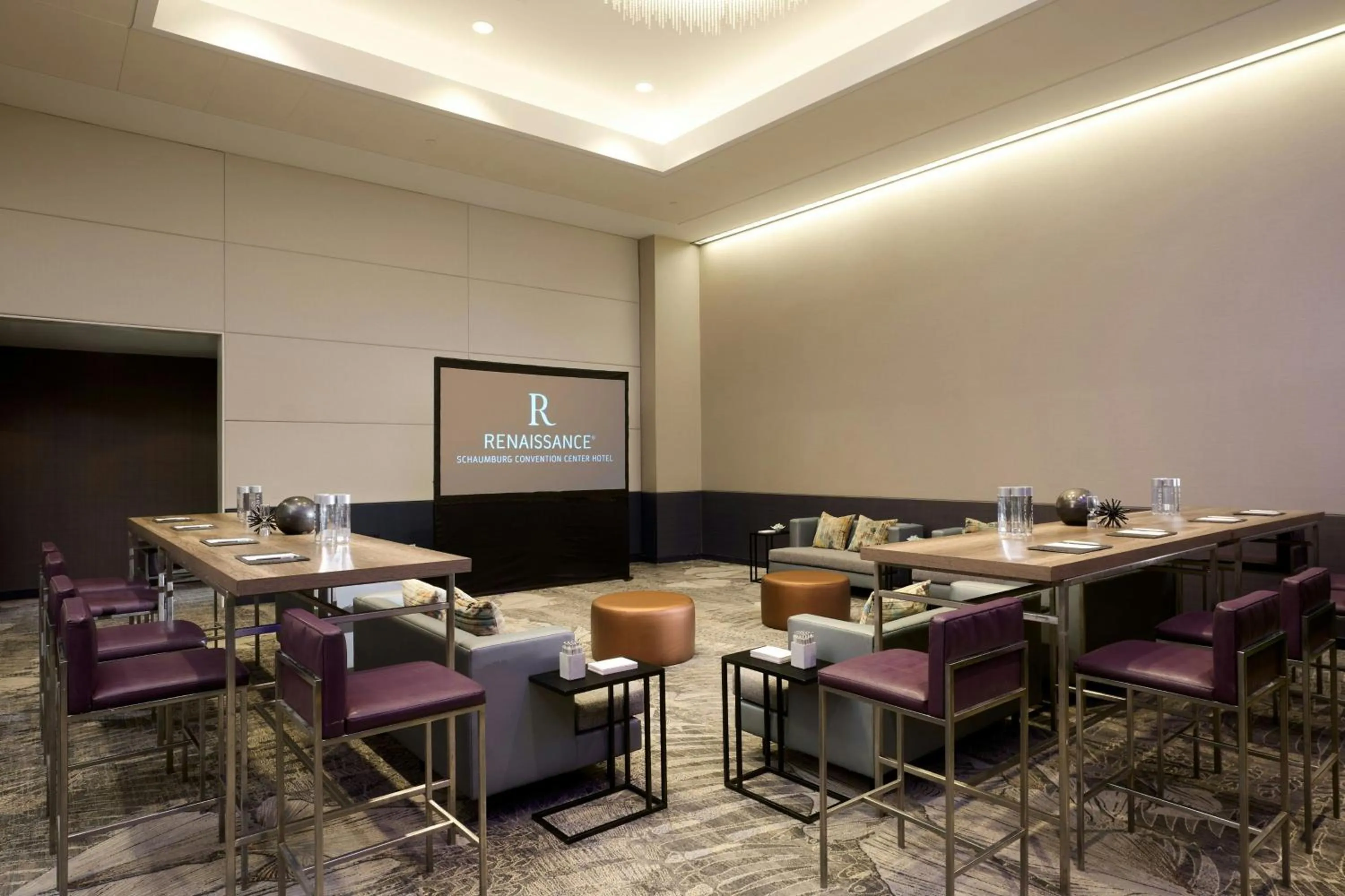 Meeting/conference room in Renaissance Schaumburg Convention Center Hotel
