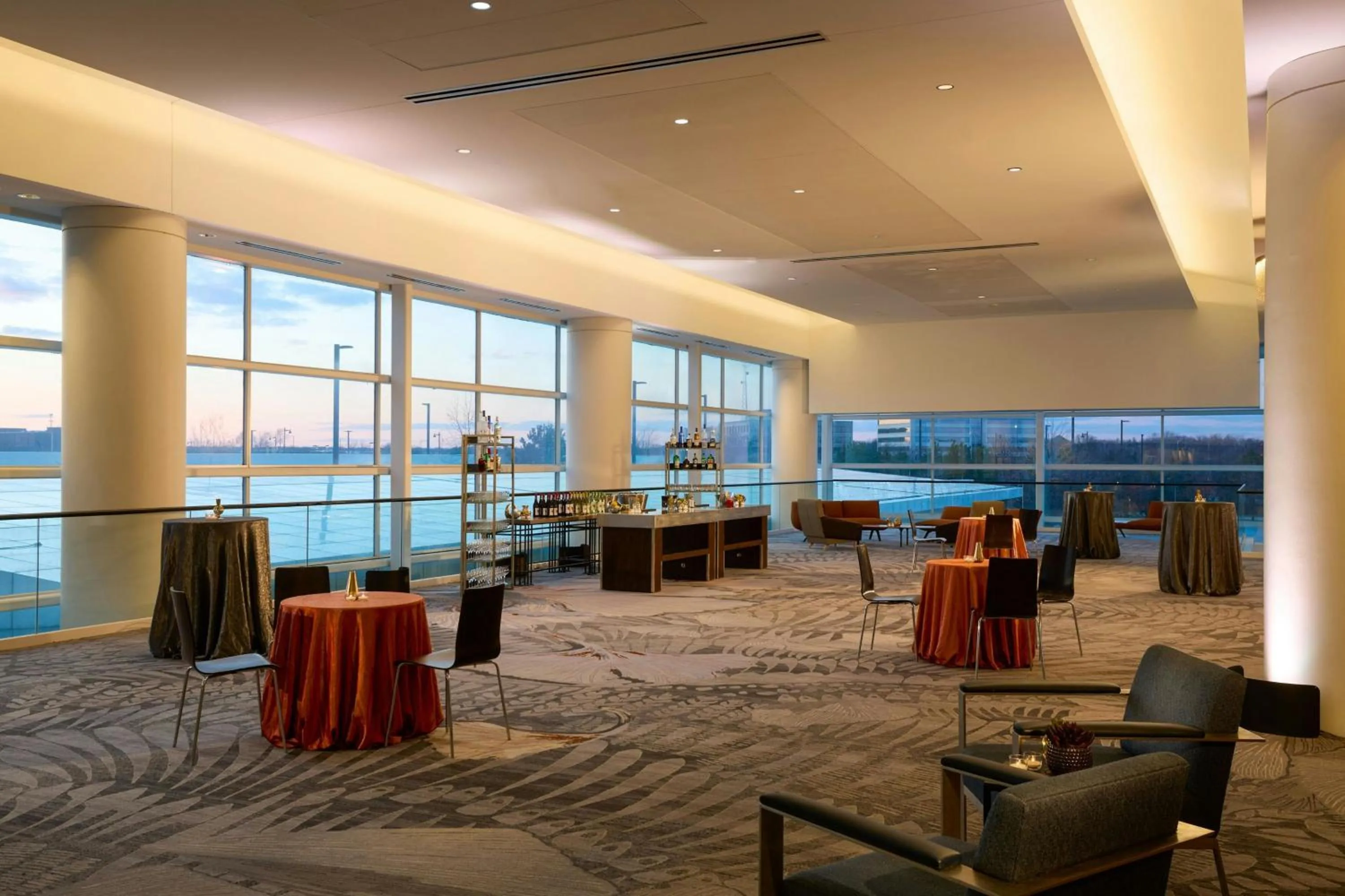 Meeting/conference room in Renaissance Schaumburg Convention Center Hotel