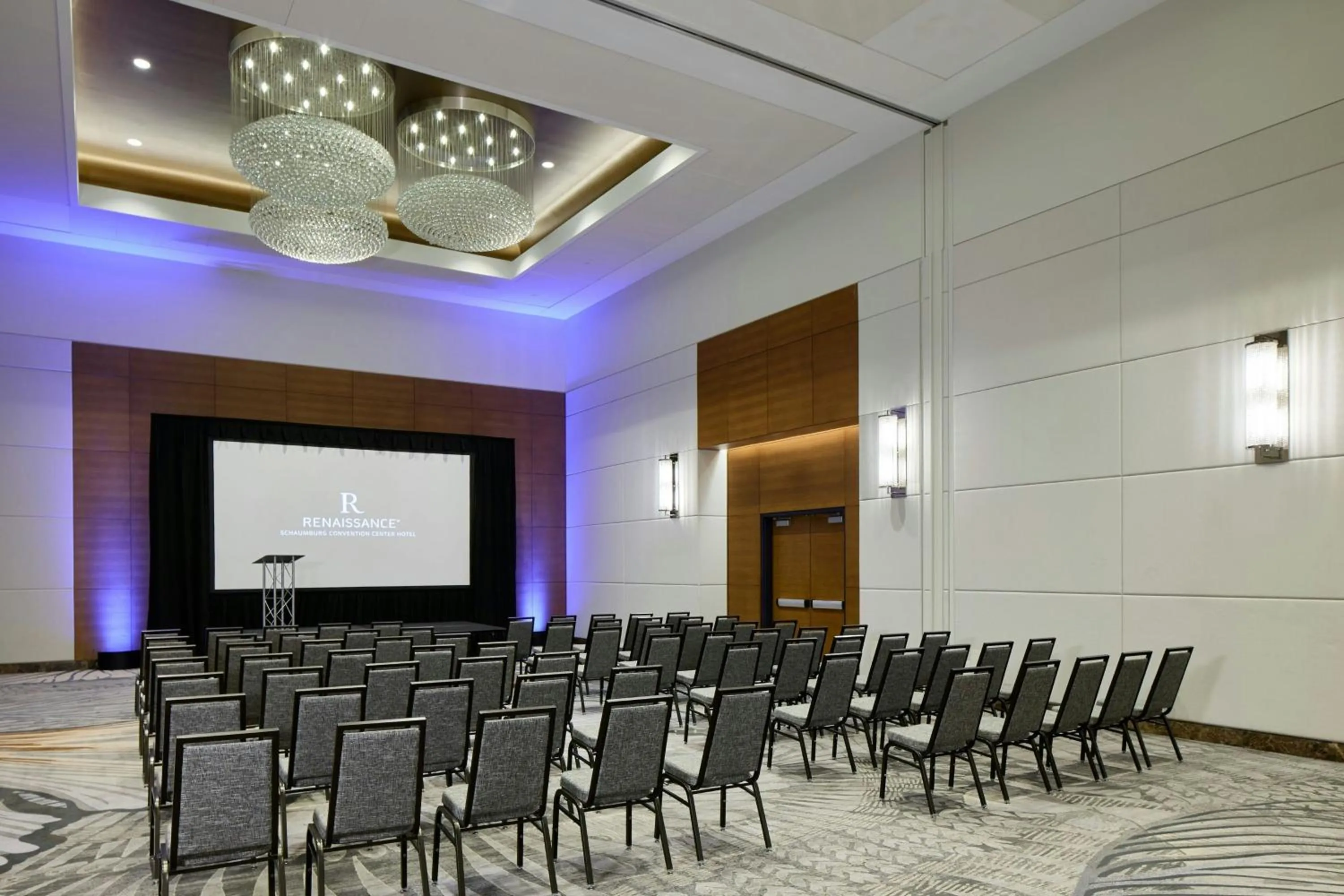 Meeting/conference room in Renaissance Schaumburg Convention Center Hotel
