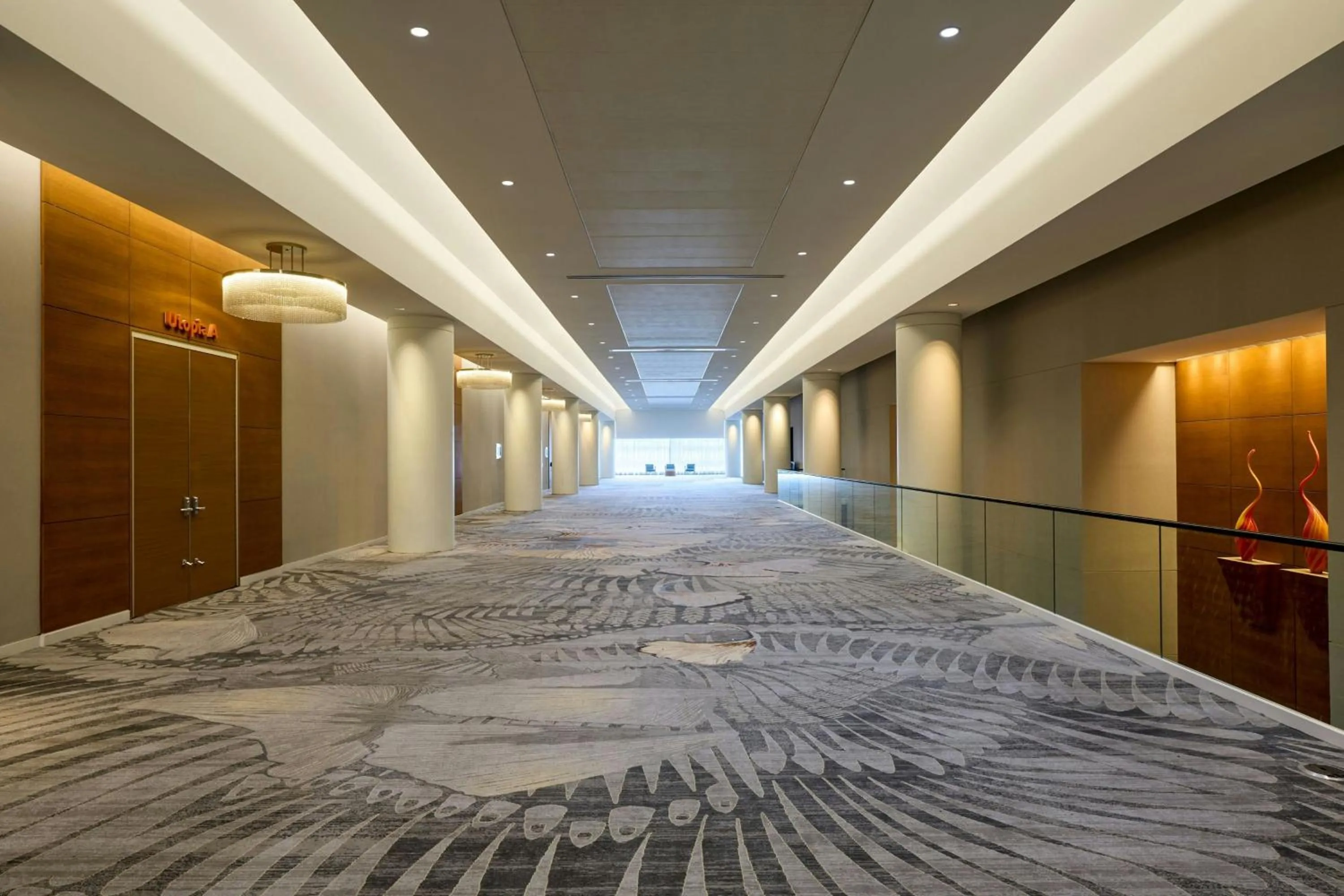 Meeting/conference room in Renaissance Schaumburg Convention Center Hotel