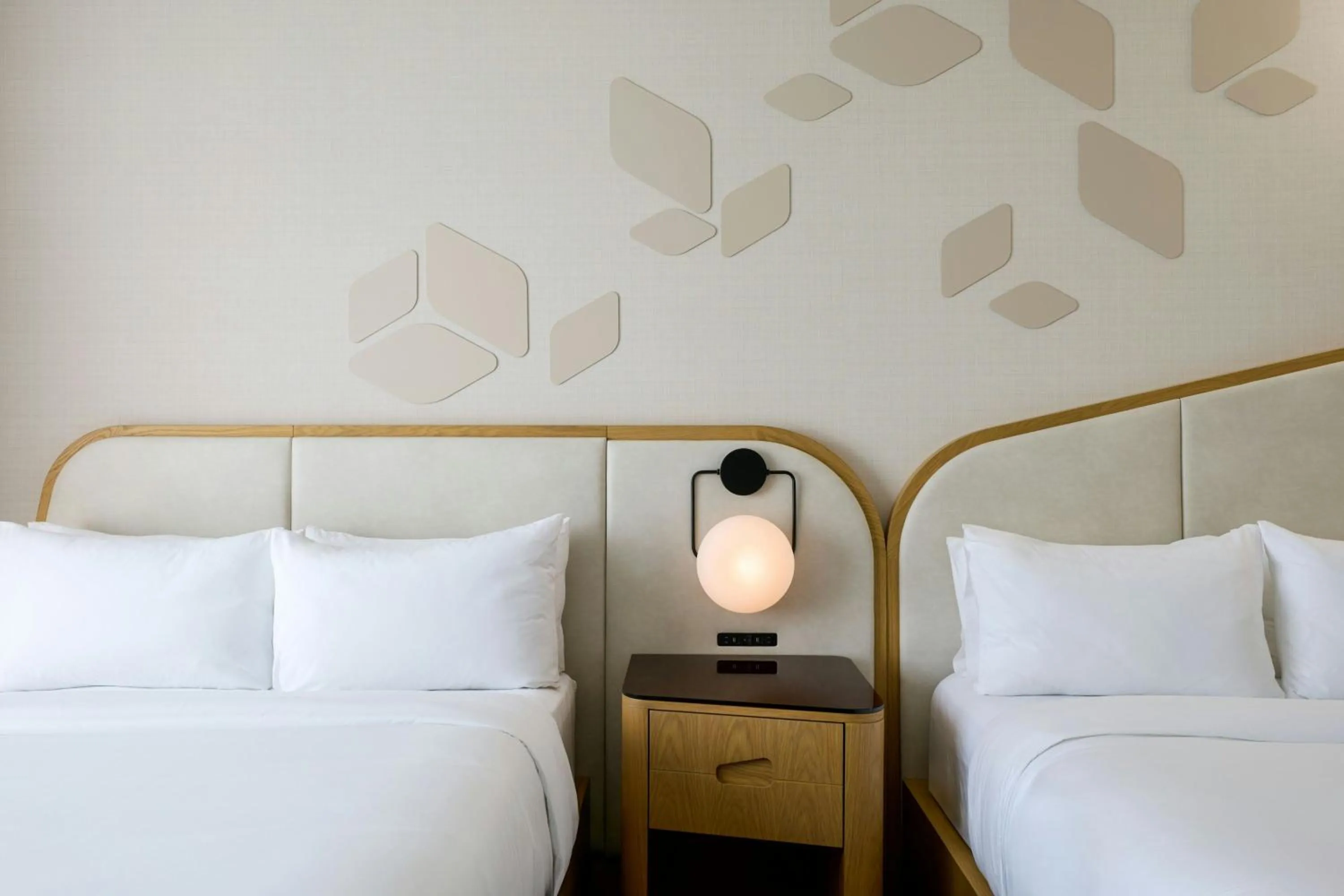 Photo of the whole room, Bed in Renaissance Schaumburg Convention Center Hotel