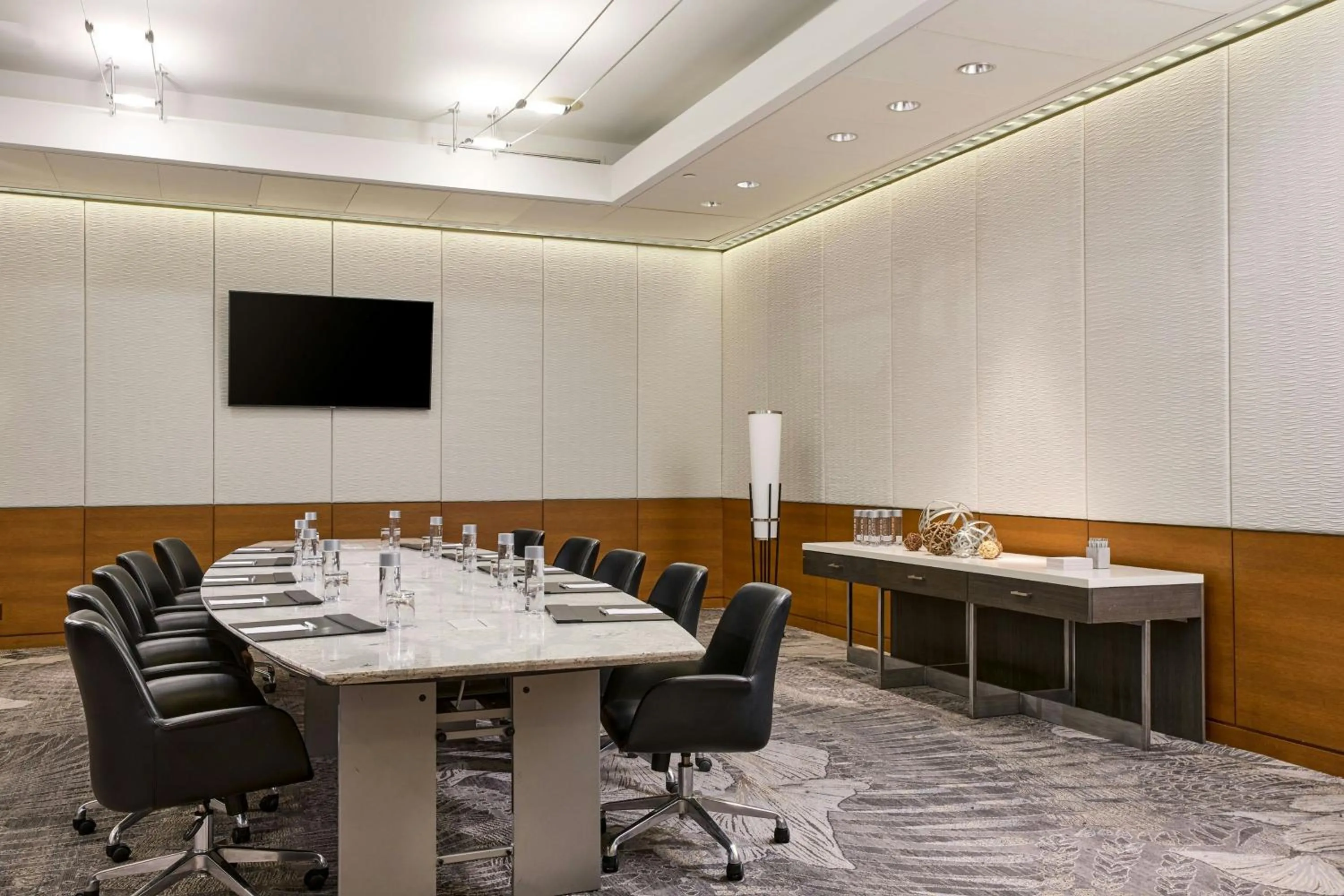 Meeting/conference room in Renaissance Schaumburg Convention Center Hotel