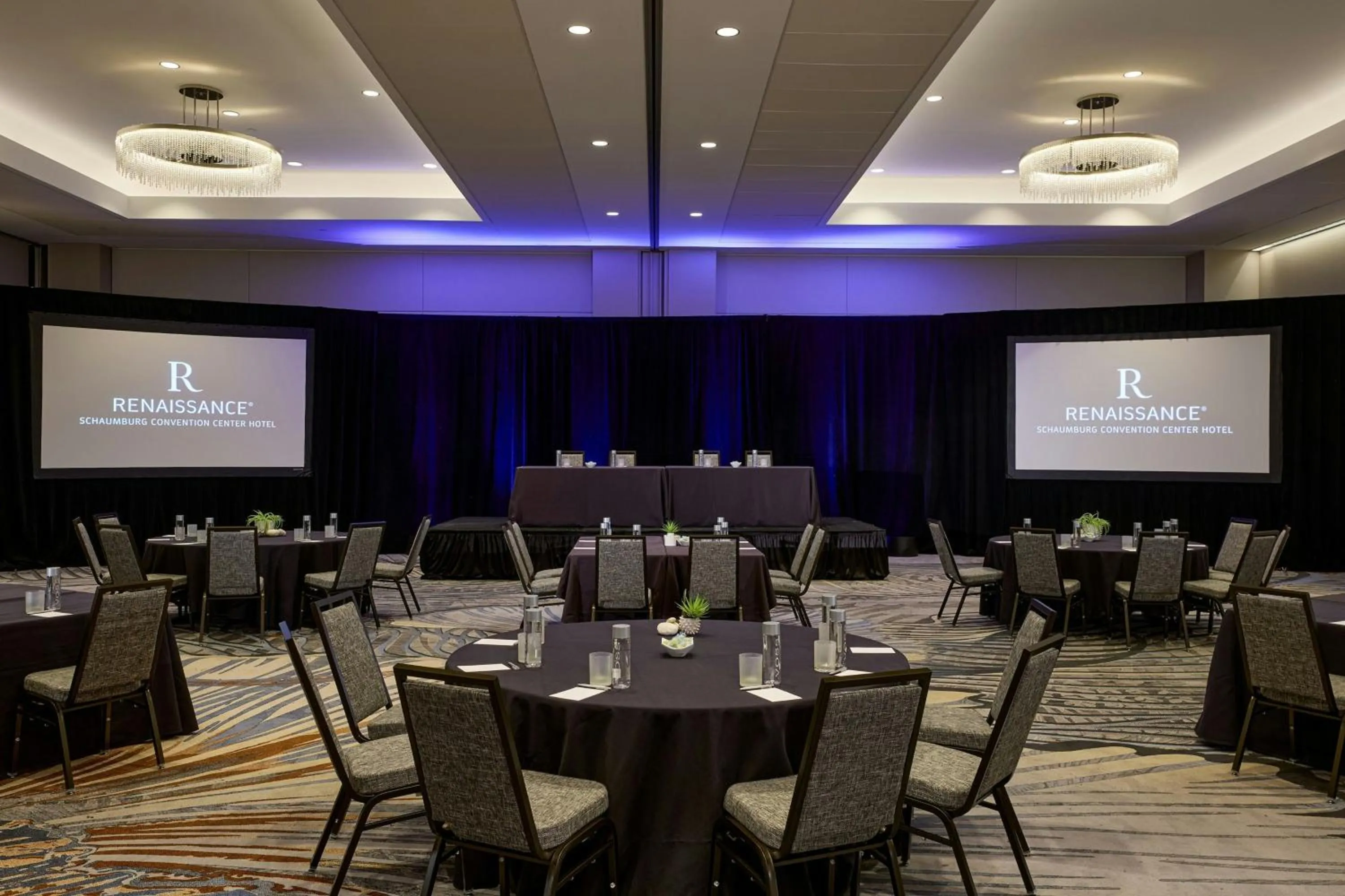 Meeting/conference room in Renaissance Schaumburg Convention Center Hotel