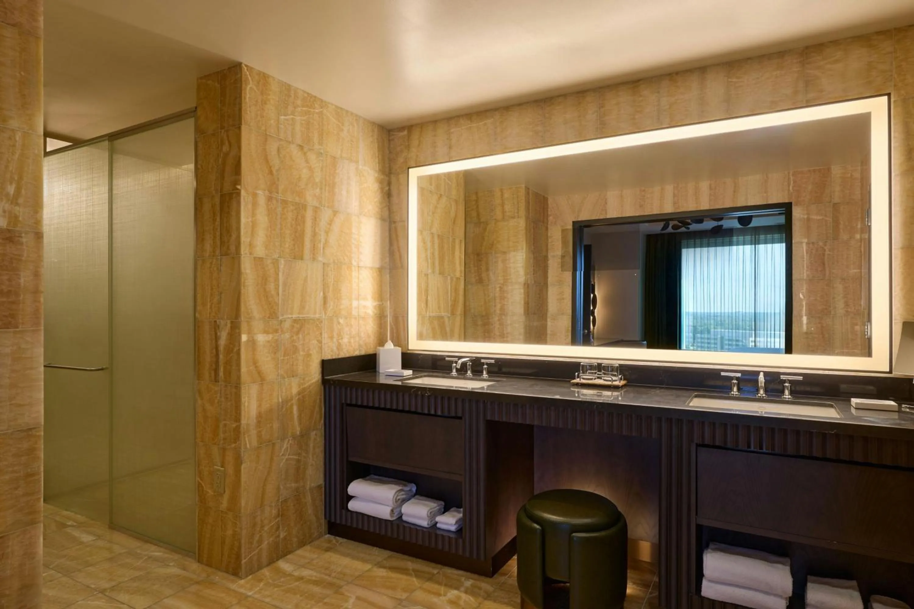 Photo of the whole room in Renaissance Schaumburg Convention Center Hotel