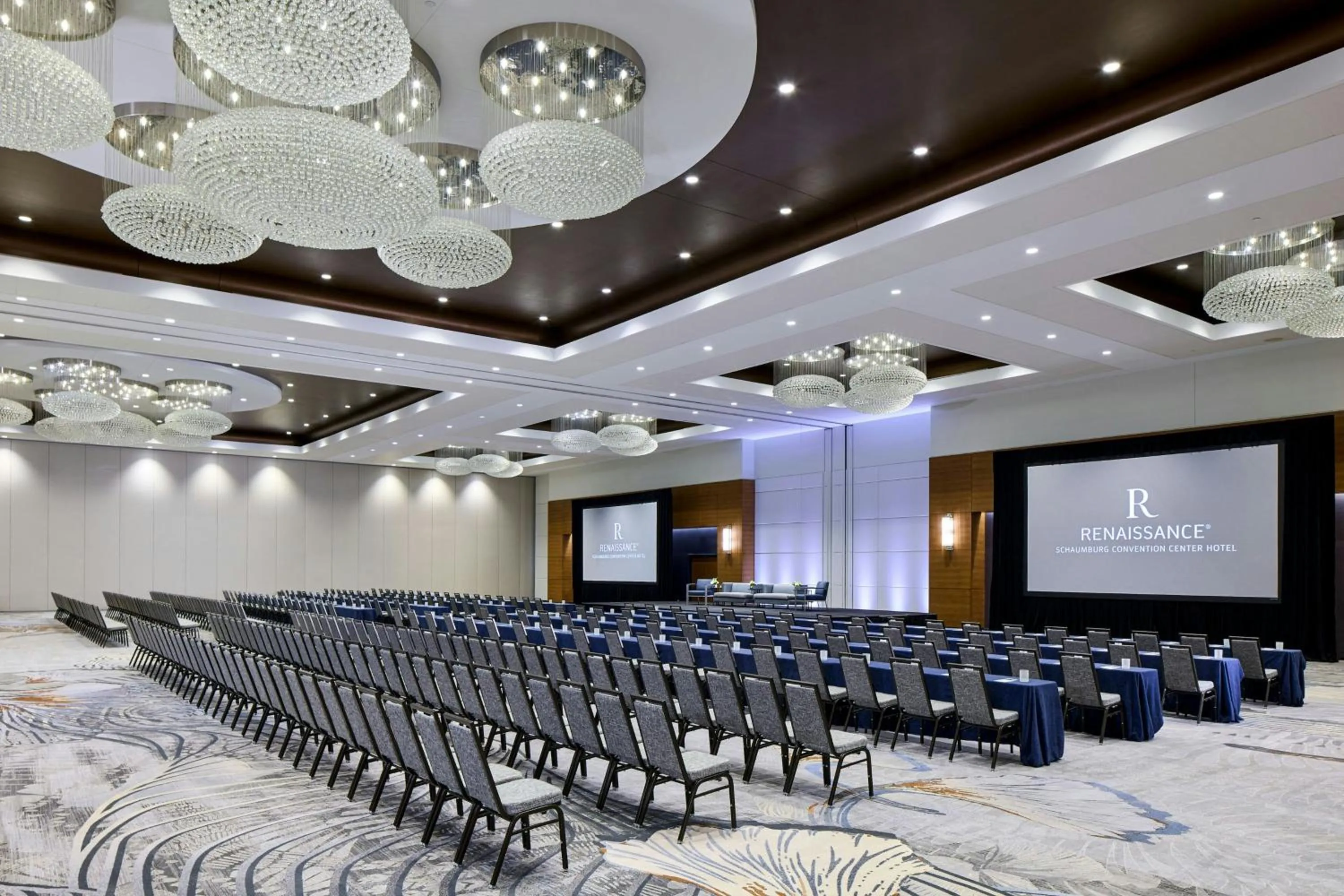 Meeting/conference room in Renaissance Schaumburg Convention Center Hotel