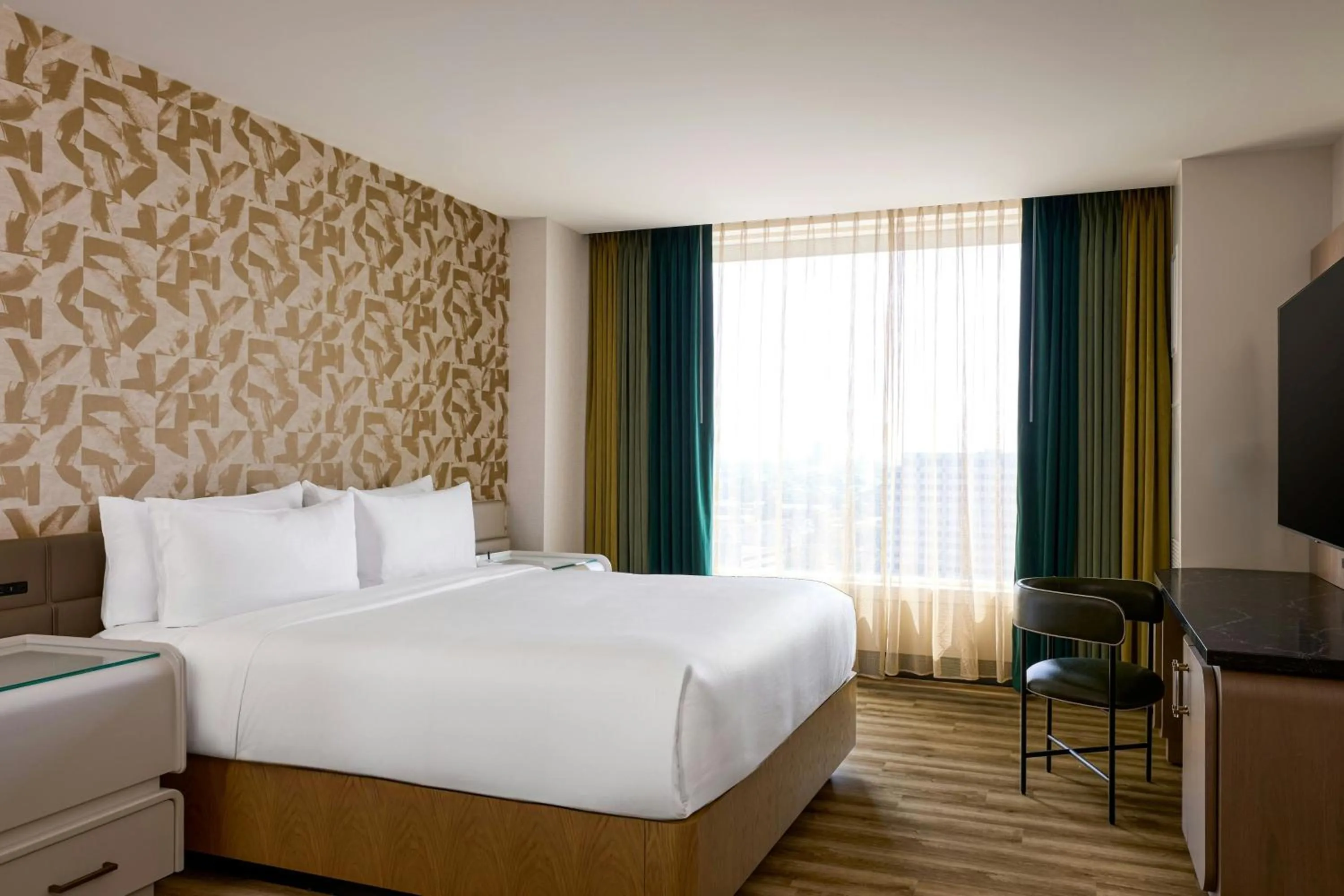 Bedroom, Bed in Renaissance Schaumburg Convention Center Hotel