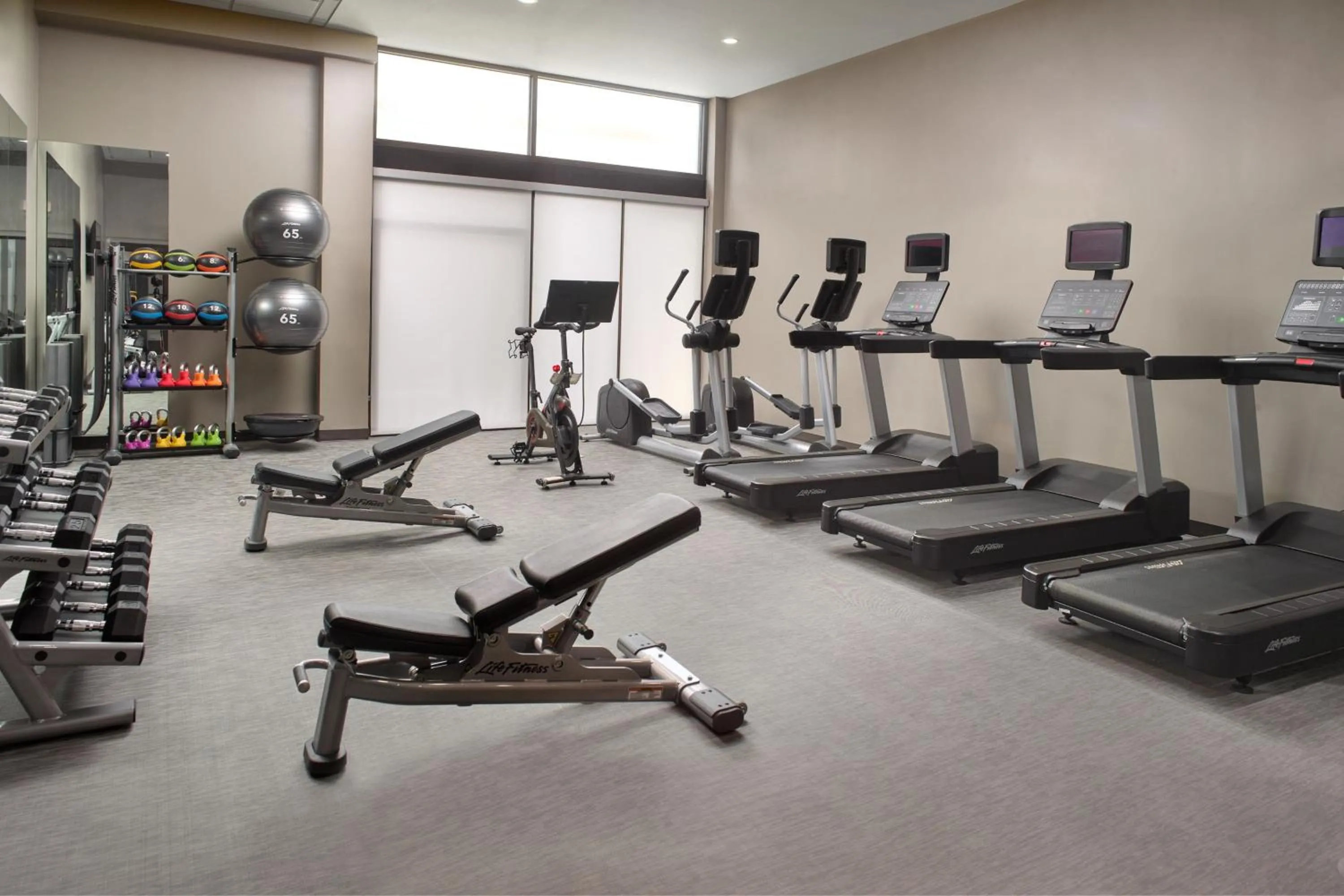 Fitness centre/facilities in Courtyard by Marriott Charlottesville