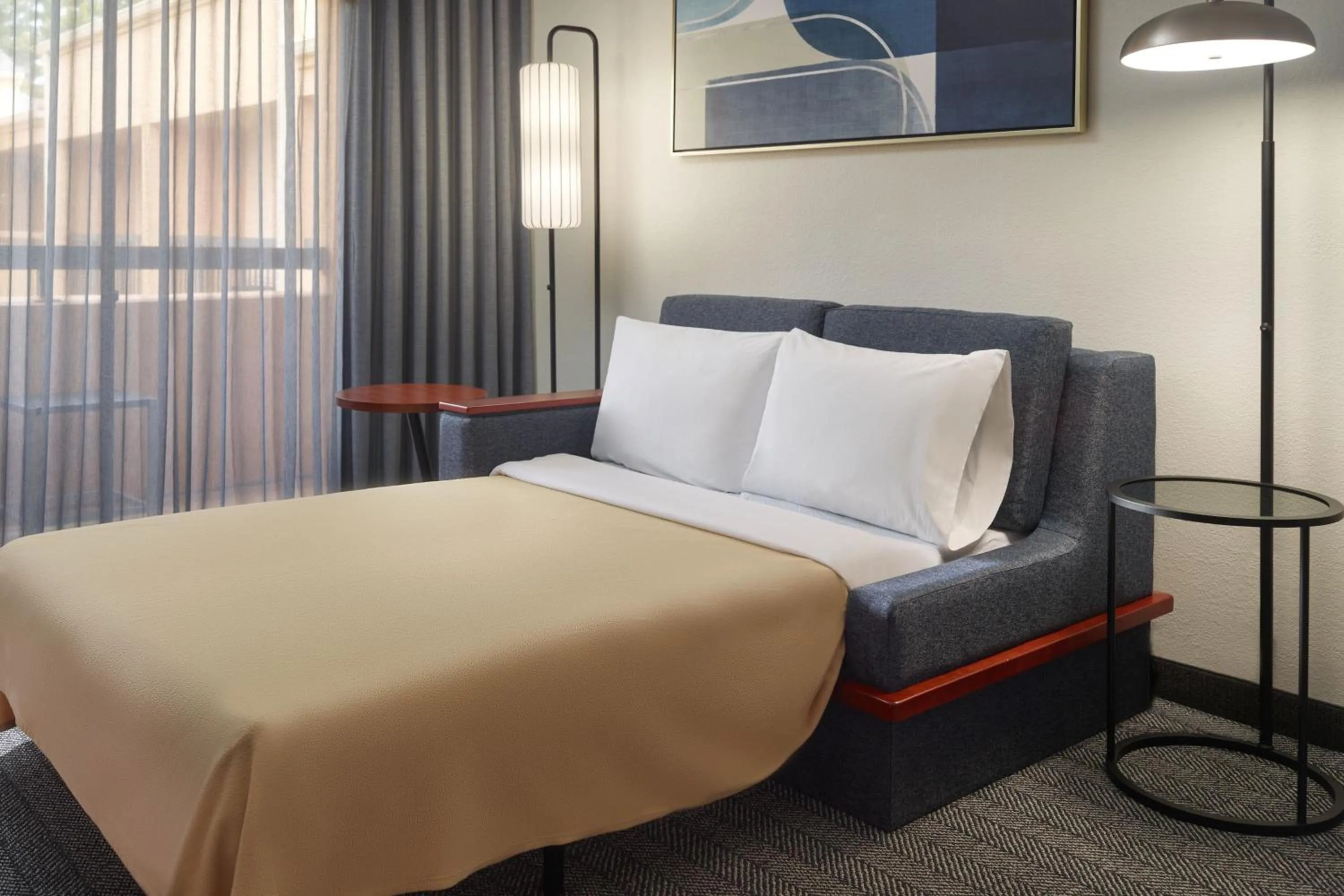 Photo of the whole room, Bed in Courtyard by Marriott Charlottesville