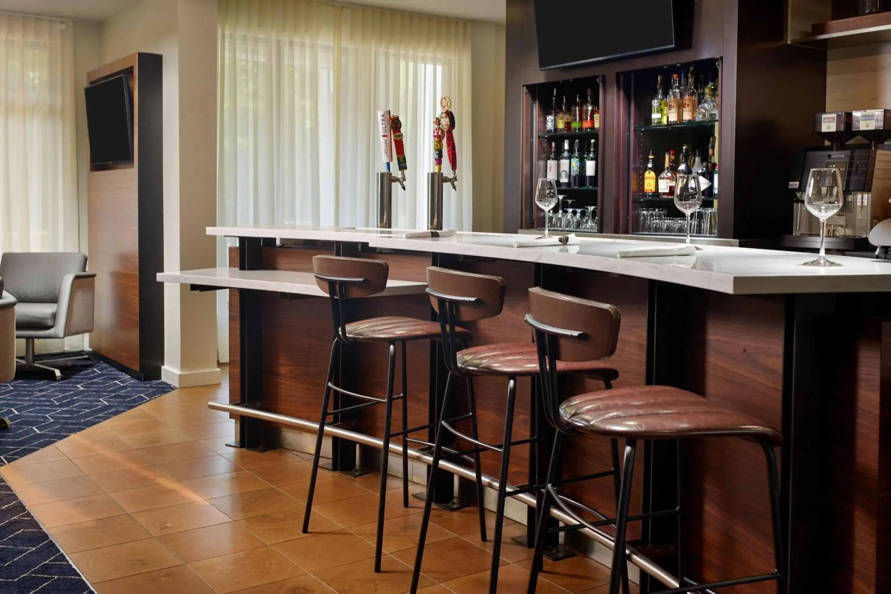 Lounge or bar in Courtyard by Marriott Charlottesville Lounge or bar in Courtyard by Marriott Charlottesville