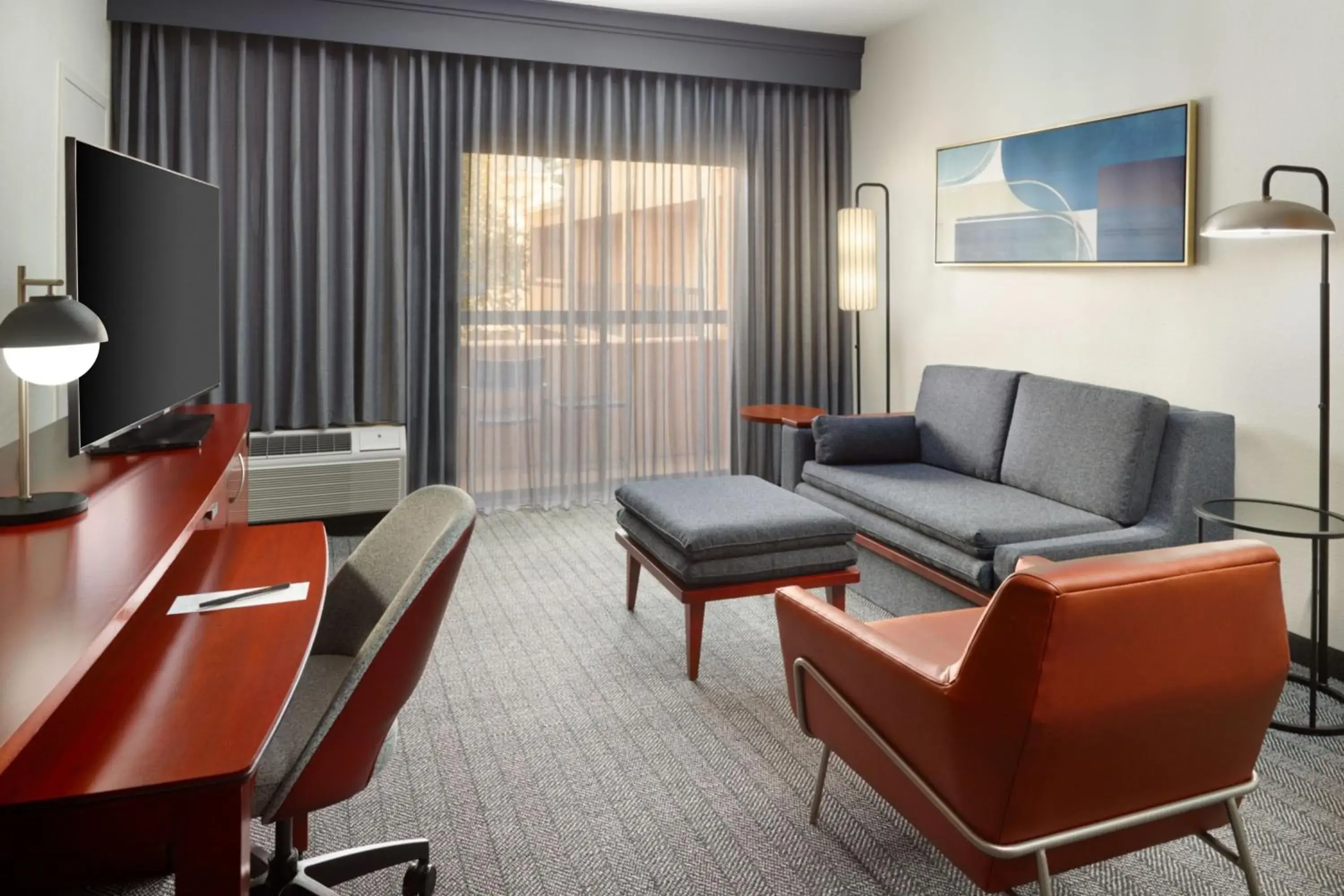 Living room in Courtyard by Marriott Charlottesville Living room in Courtyard by Marriott Charlottesville