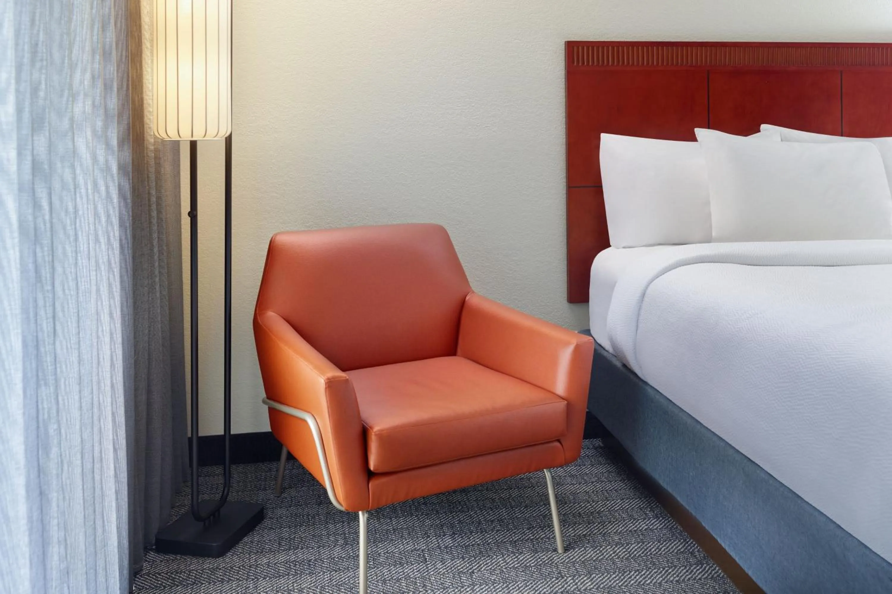 Photo of the whole room, Bed in Courtyard by Marriott Charlottesville