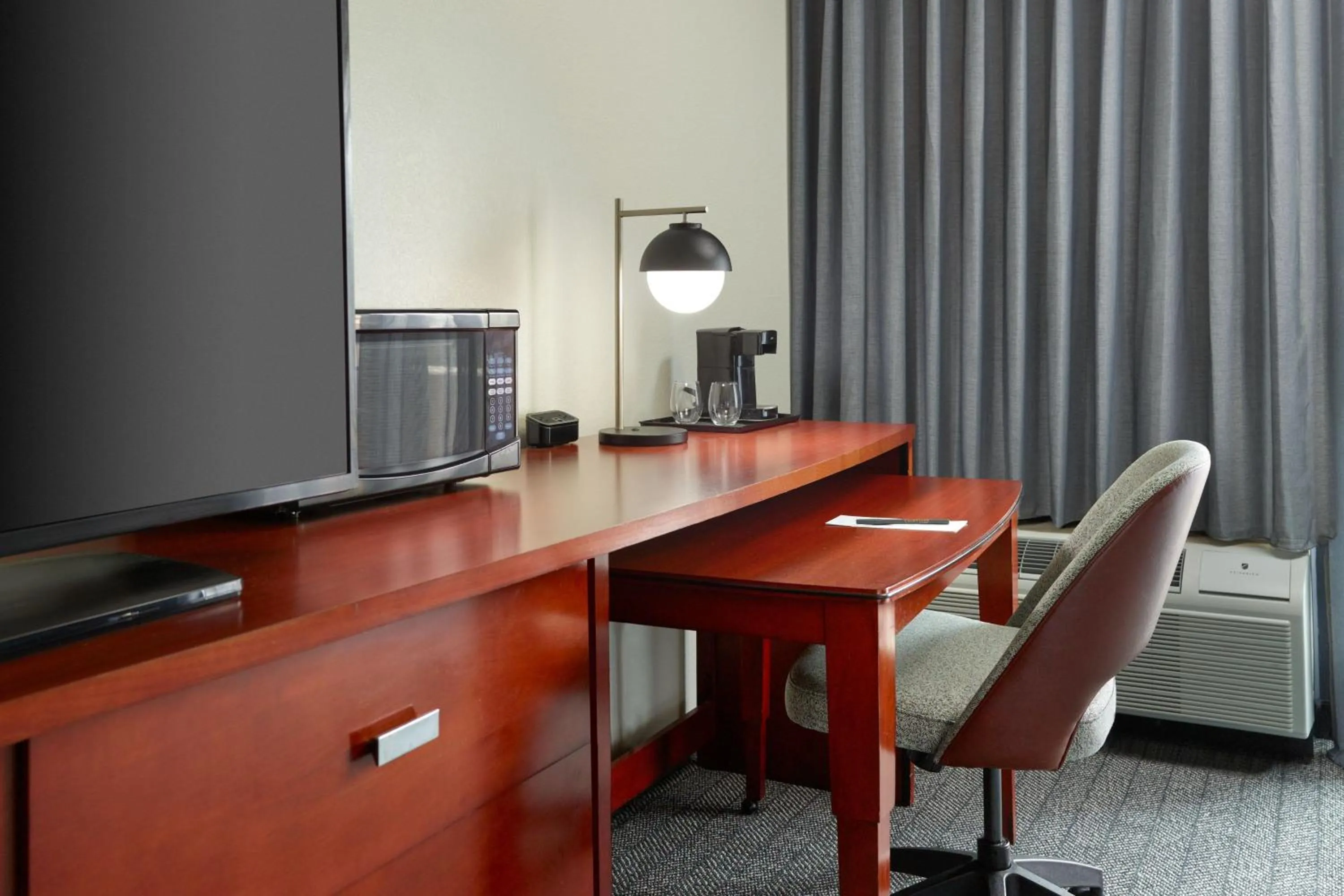 Photo of the whole room in Courtyard by Marriott Charlottesville