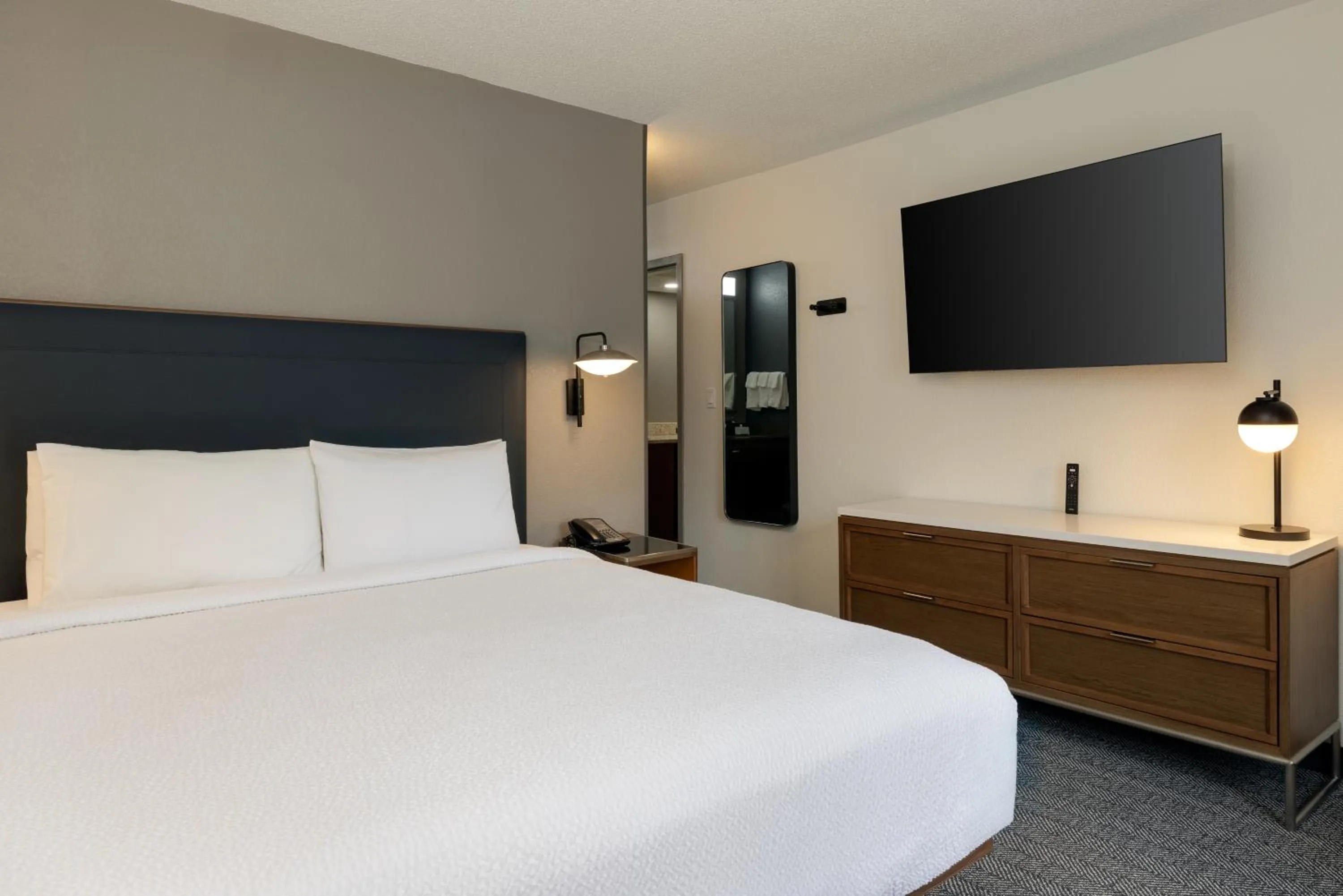 Bedroom, Bed in Courtyard by Marriott North Charleston Airport Coliseum