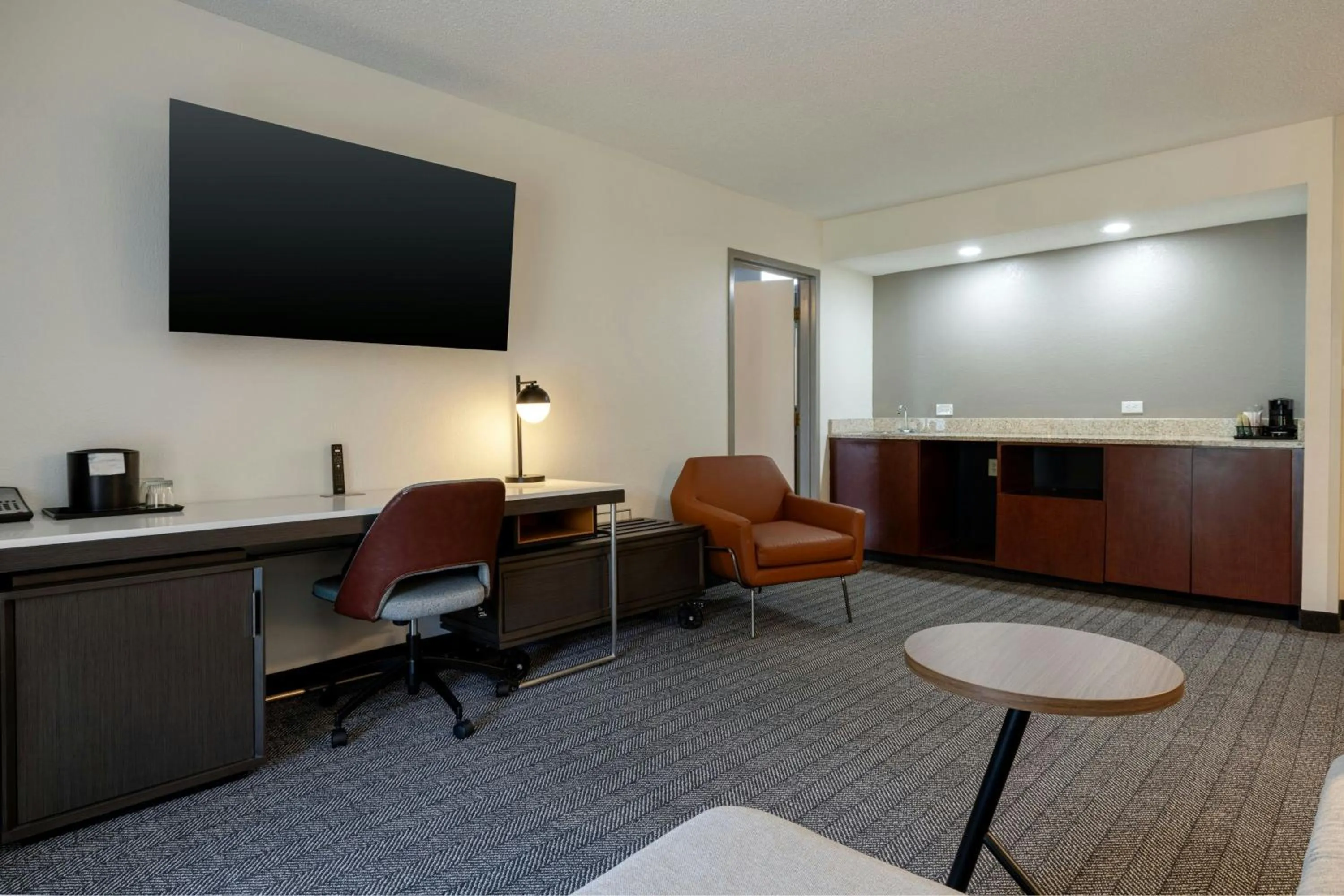 Living room in Courtyard by Marriott North Charleston Airport Coliseum