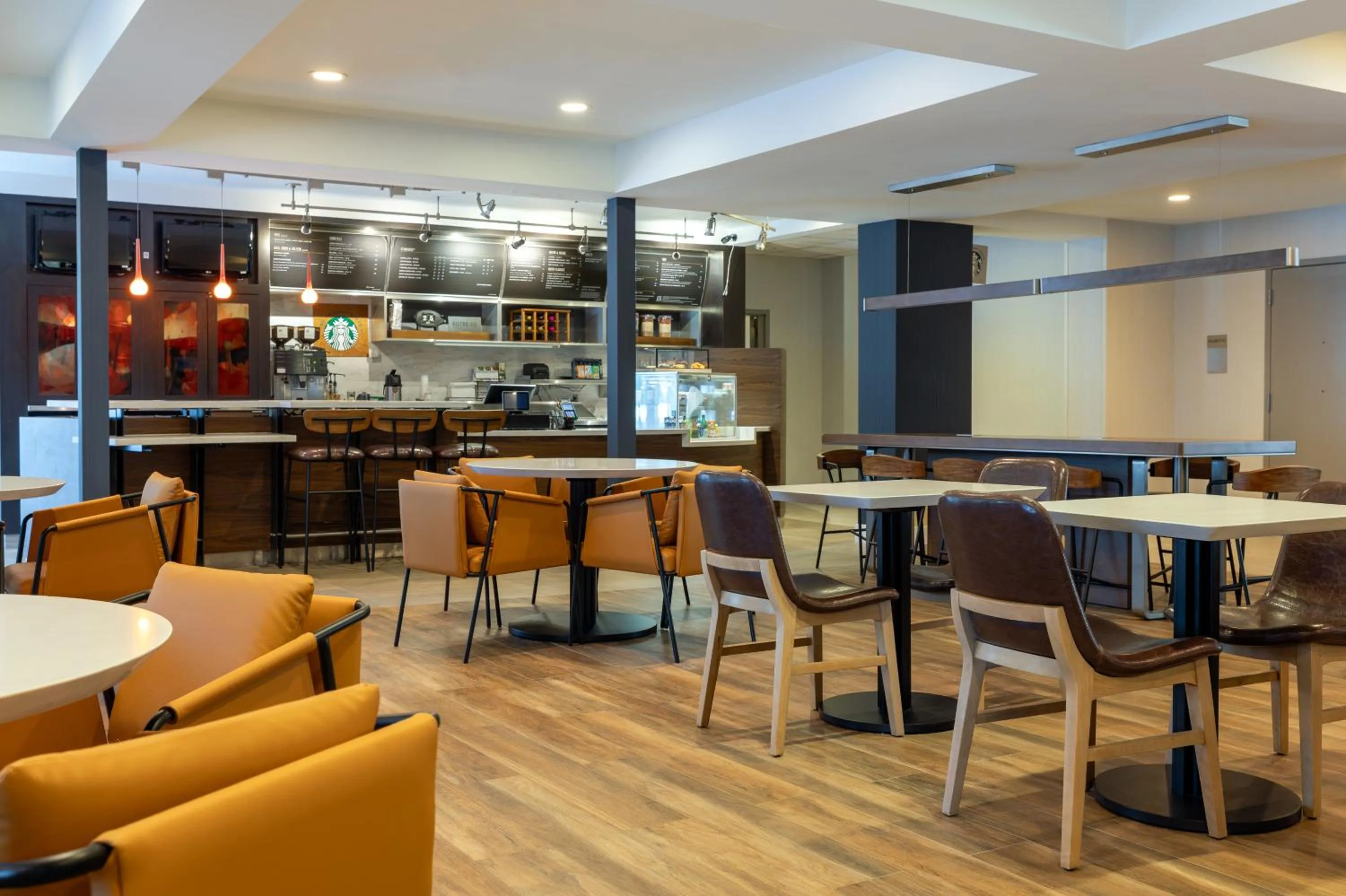 Restaurant/places to eat in Courtyard by Marriott North Charleston Airport Coliseum