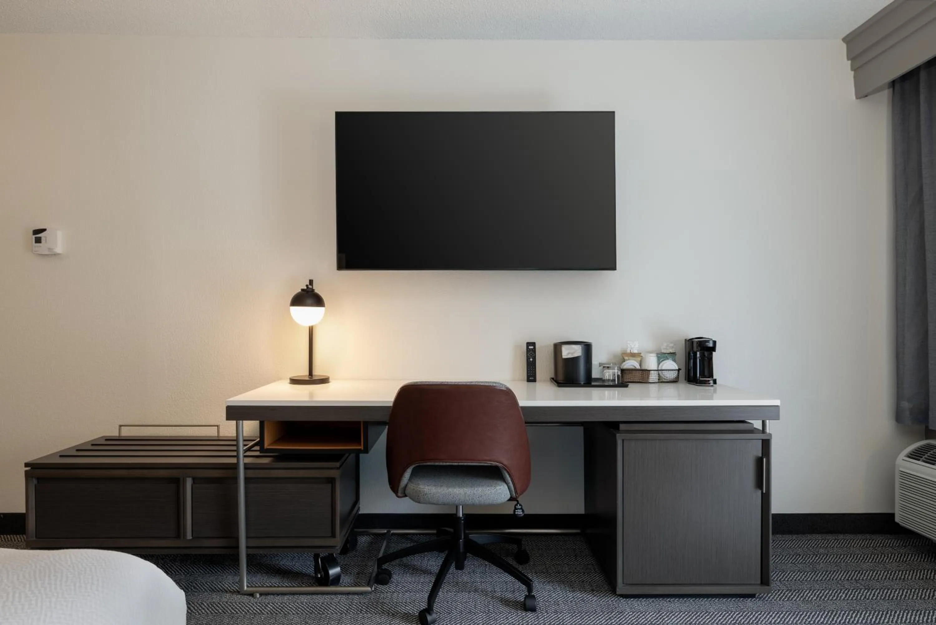 Guests in Courtyard by Marriott North Charleston Airport Coliseum