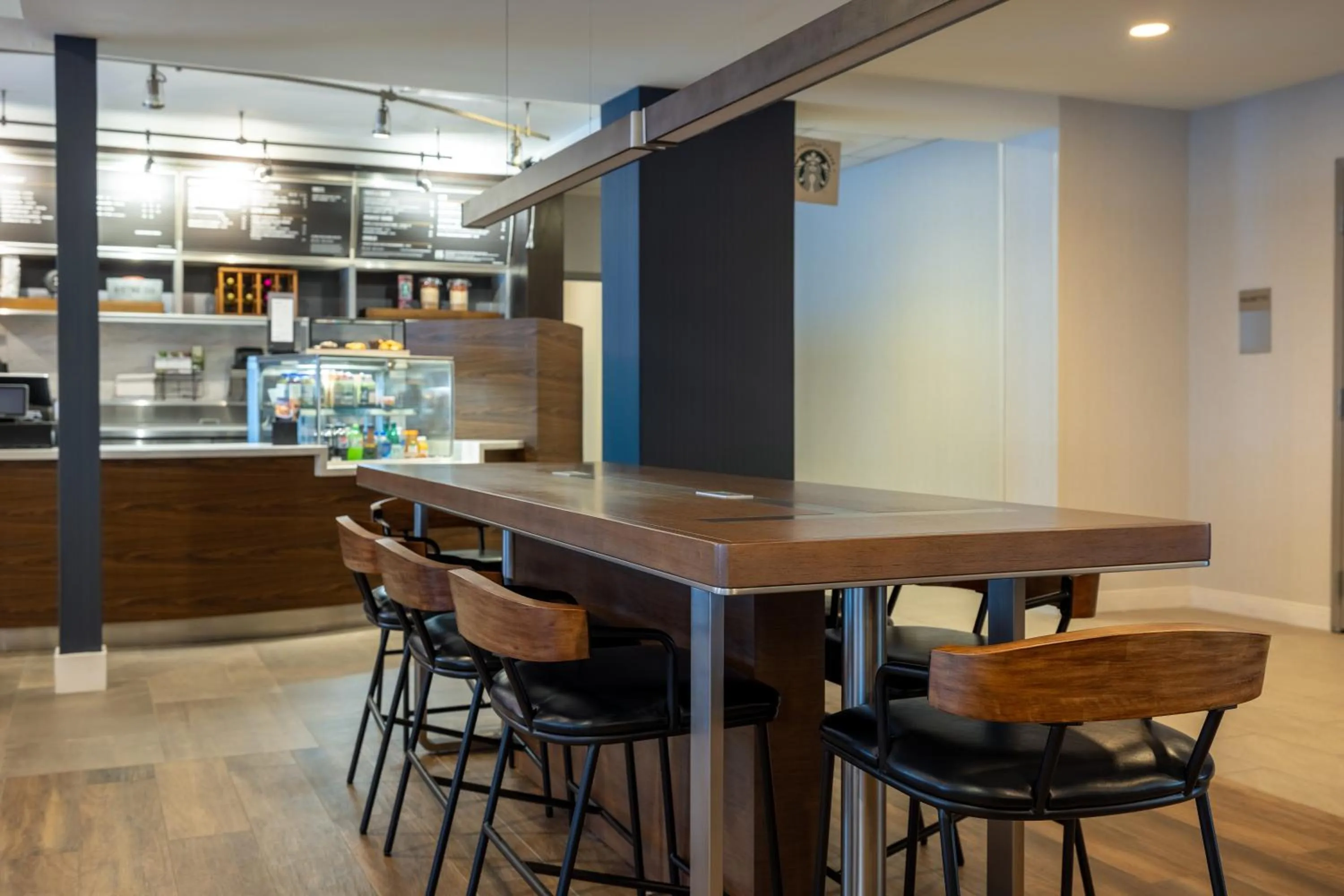 Dining area in Courtyard by Marriott North Charleston Airport Coliseum