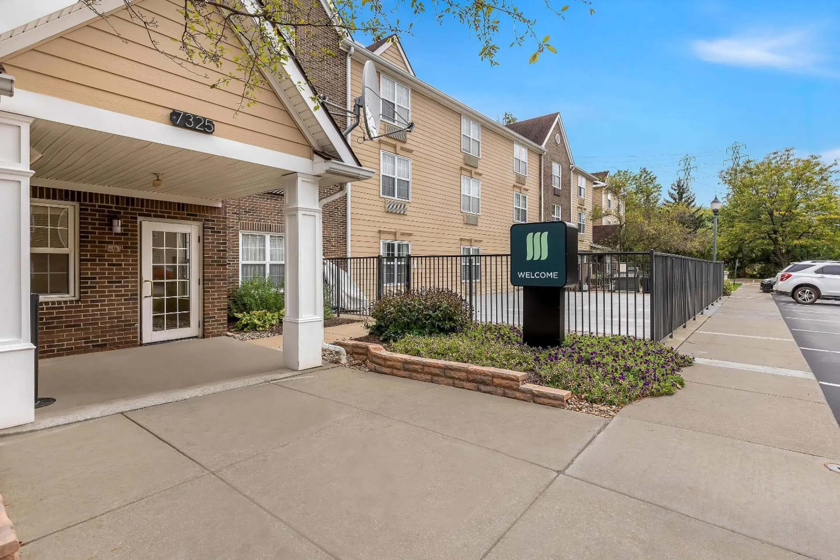 Property building in MainStay Suites Middleburg Heights Cleveland Airport Property building in MainStay Suites Middleburg Heights Cleveland Airport