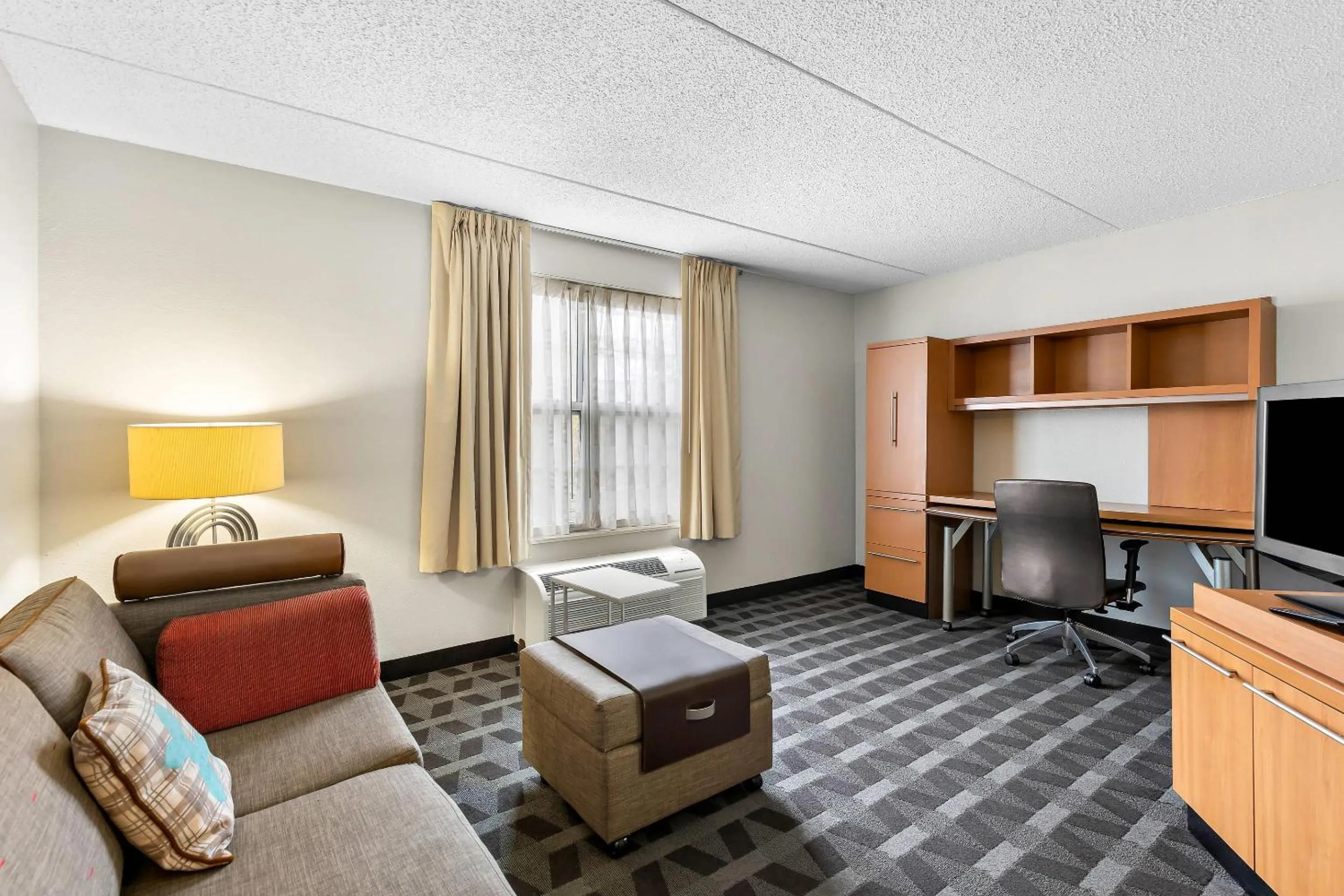 Bedroom in MainStay Suites Middleburg Heights Cleveland Airport