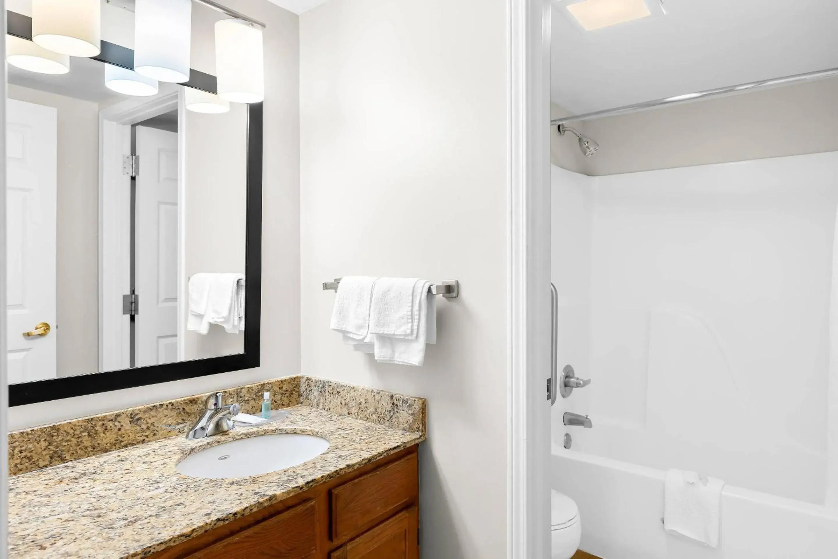 Bedroom in MainStay Suites Middleburg Heights Cleveland Airport Bedroom in MainStay Suites Middleburg Heights Cleveland Airport